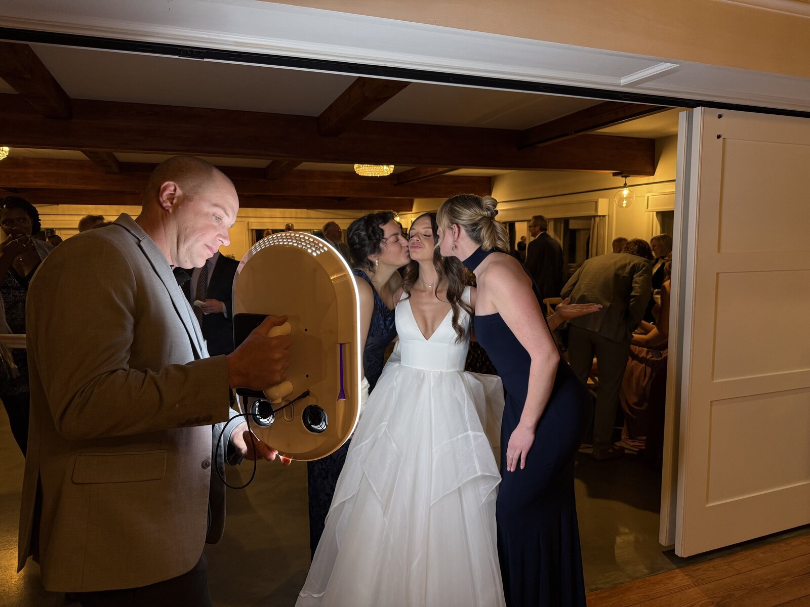 bridal-party-bride-wedding-photo-booth-hampton-ct-roamer