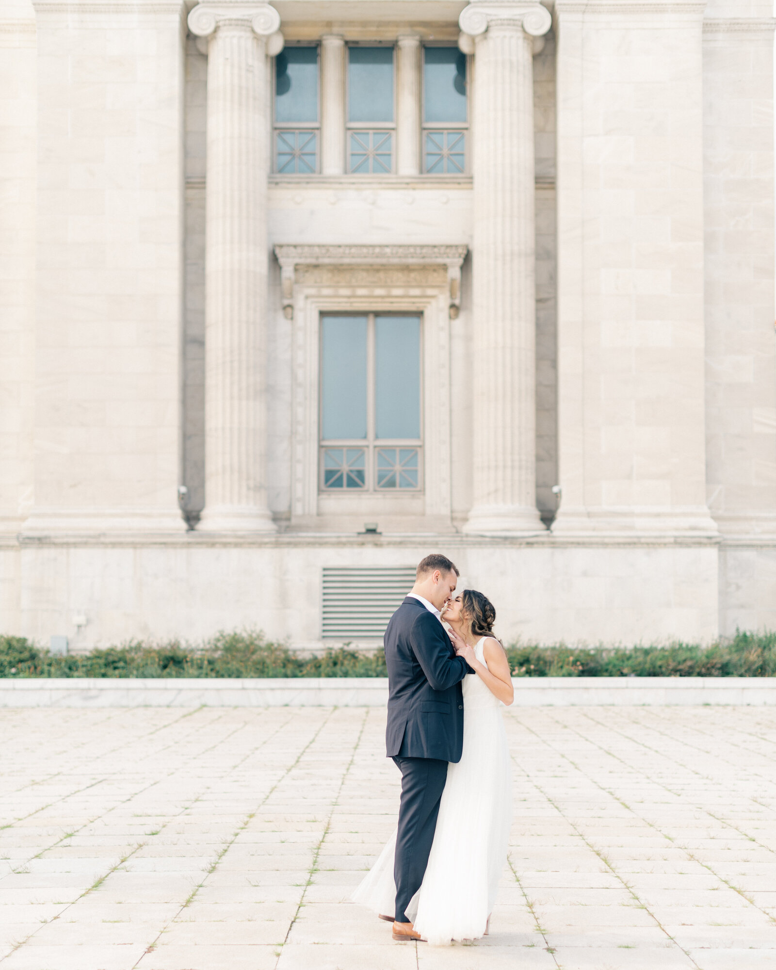 chicago rookery building and board of trade and museum campus wedding photos-8245
