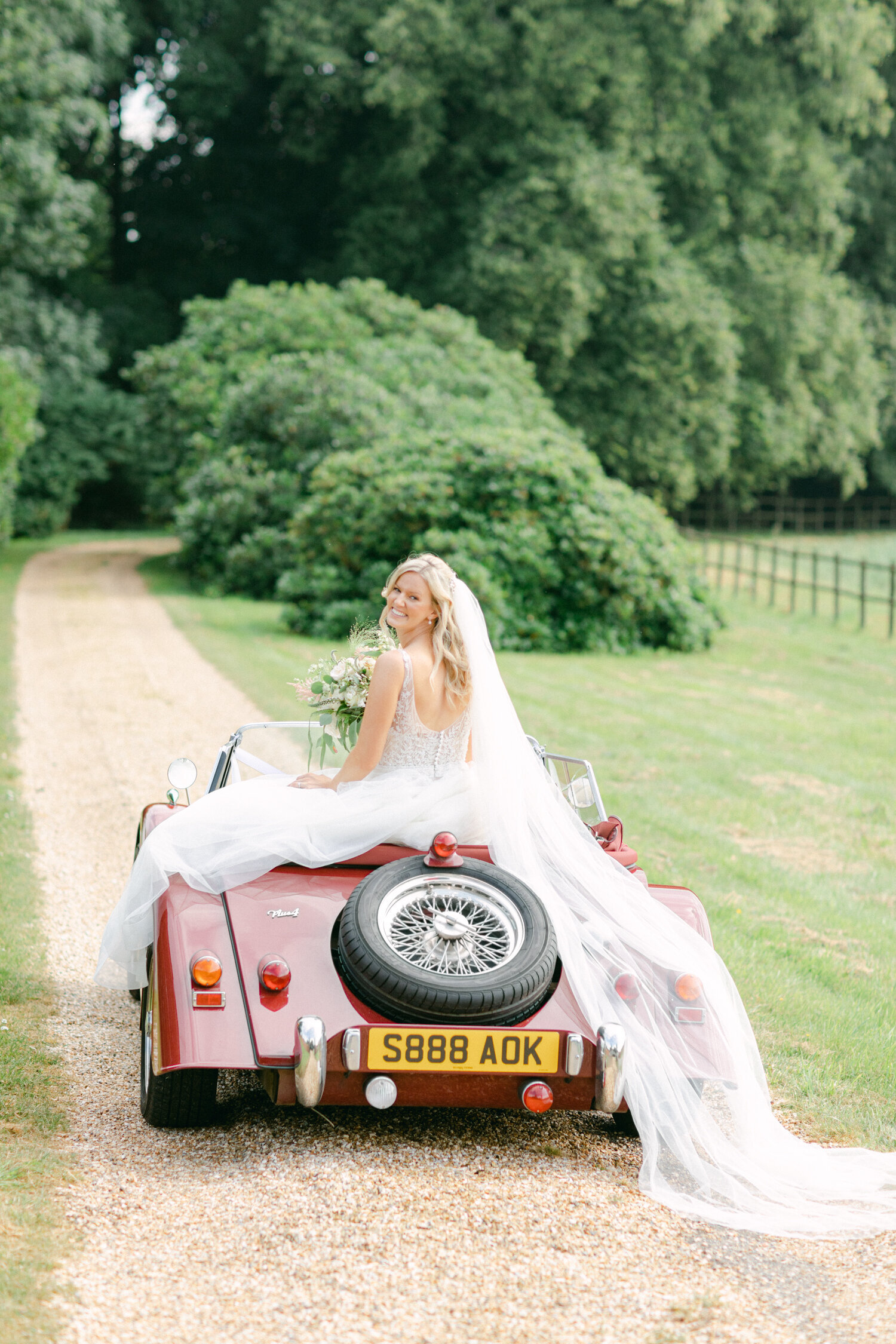 Luxury_Garden_Wedding_Car