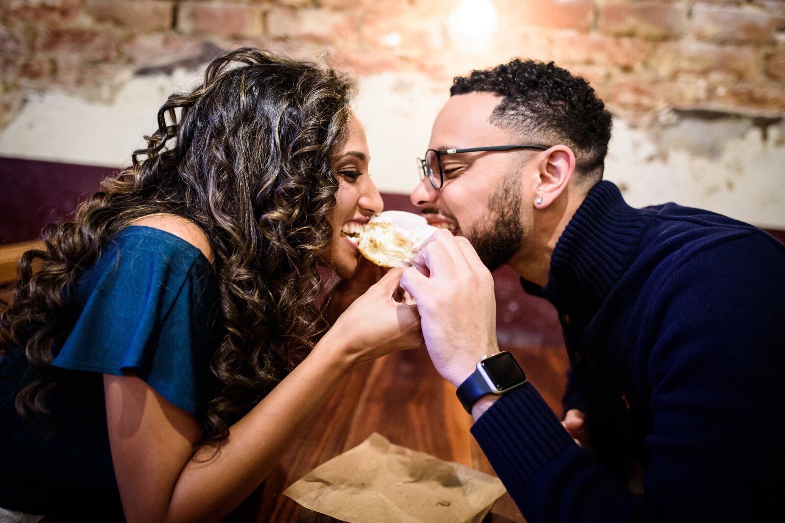 Couple eating beignets
