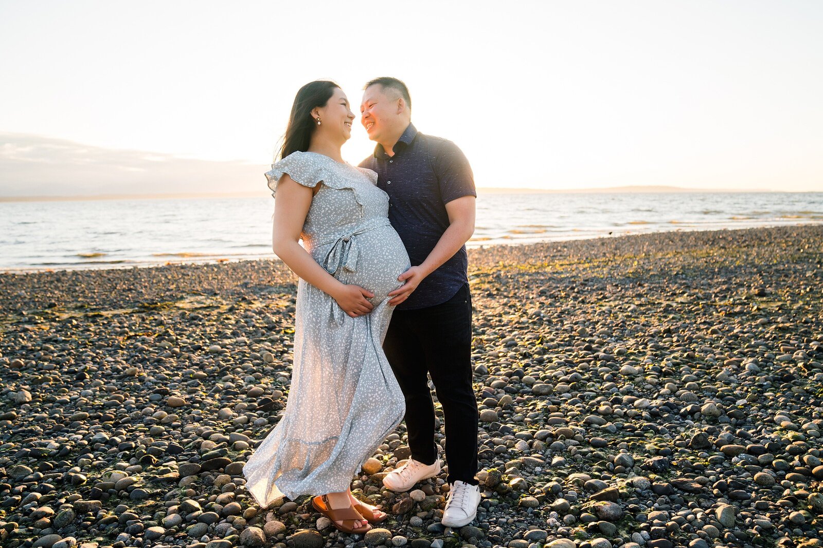 Maternity photoshoot at beach in Seattle