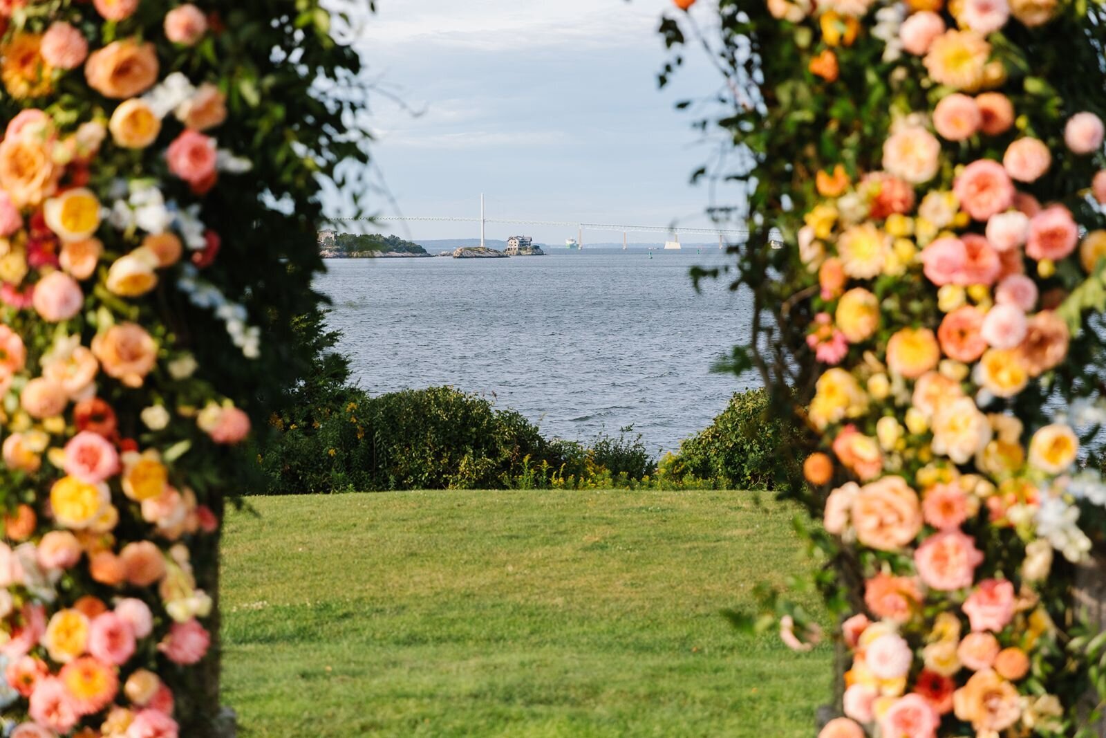 leila-james-events-newport-rhode-island-luxury-wedding-planner-castle-hill-inn-venue-erin-mcginn-wedding-photographer-bright-florals-CH0499 copy