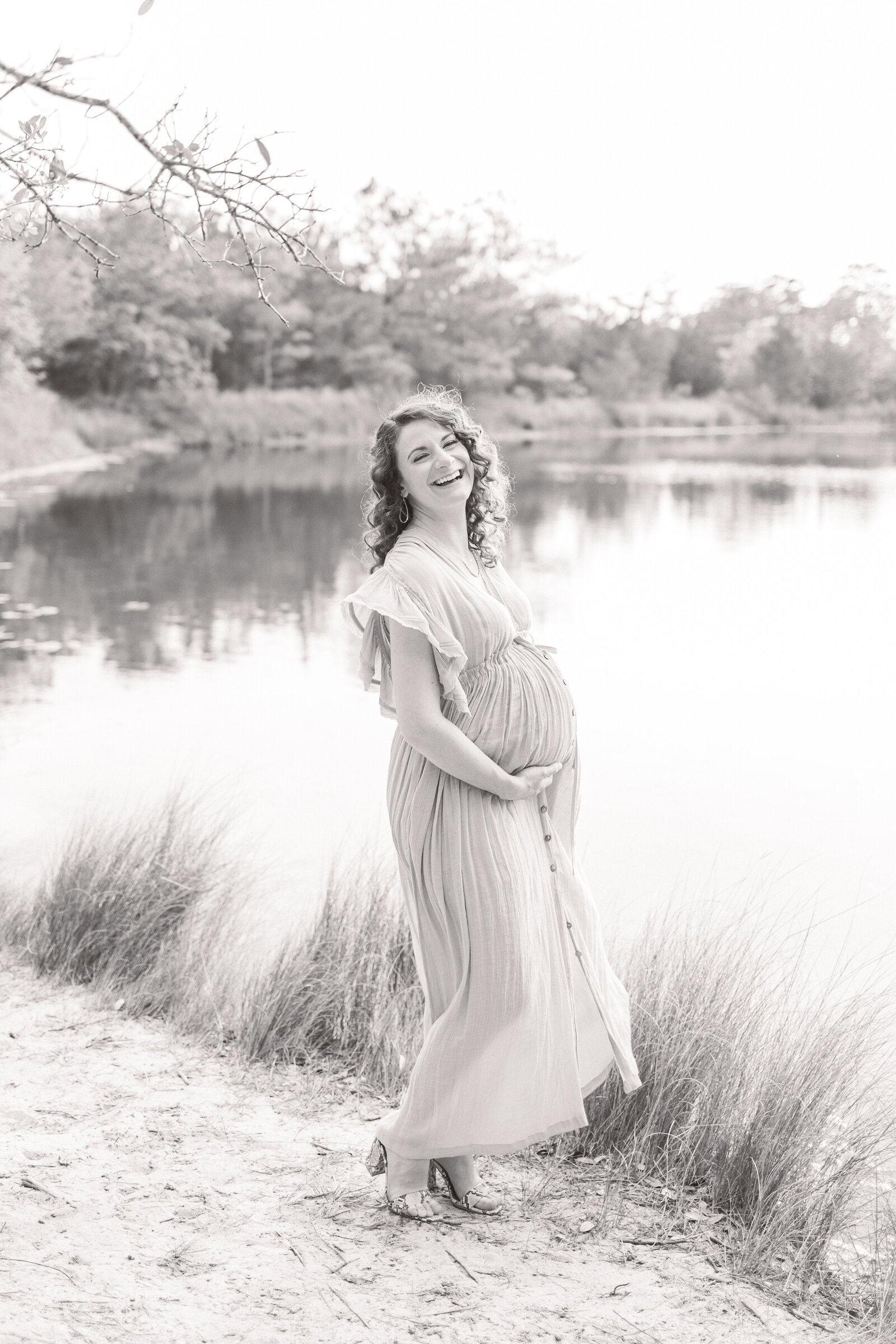 black-and-white-maternity-photo-first-time-mom