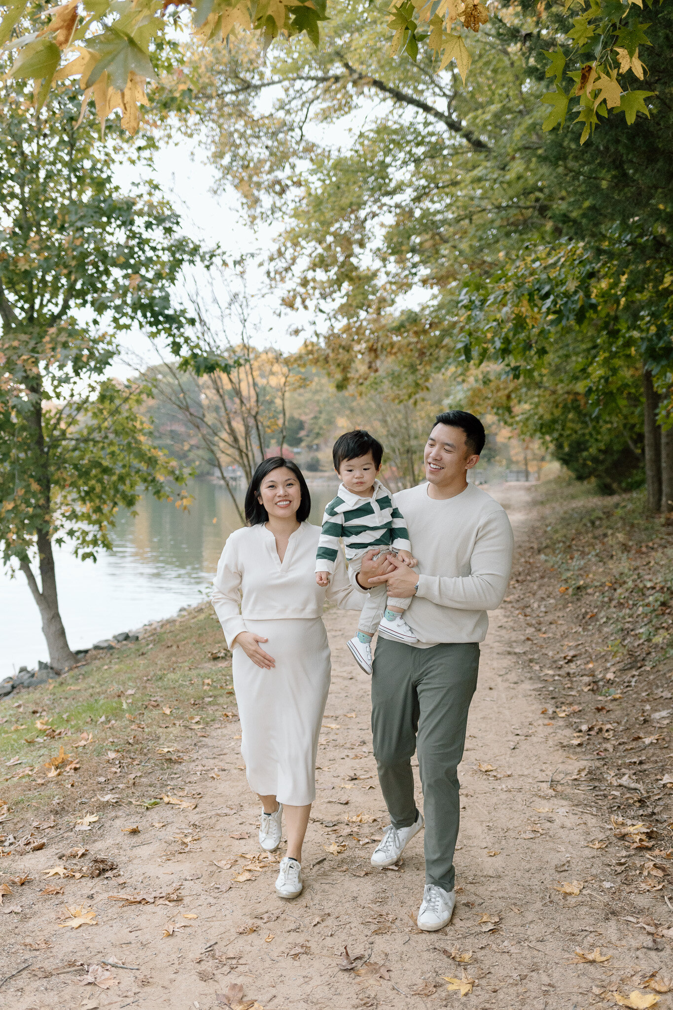 lifestyle-outdoor-maternity-session-photos-charlotte (4)