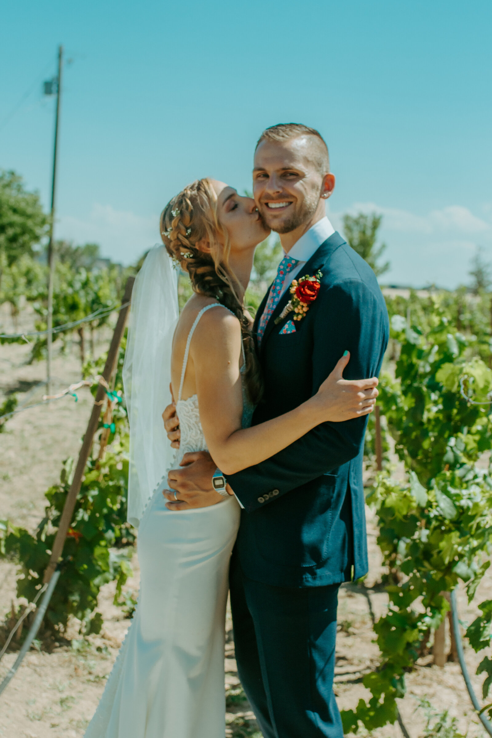 summer-vineyard-wedding-kuna-idaho-amanda-brooke-photos-1