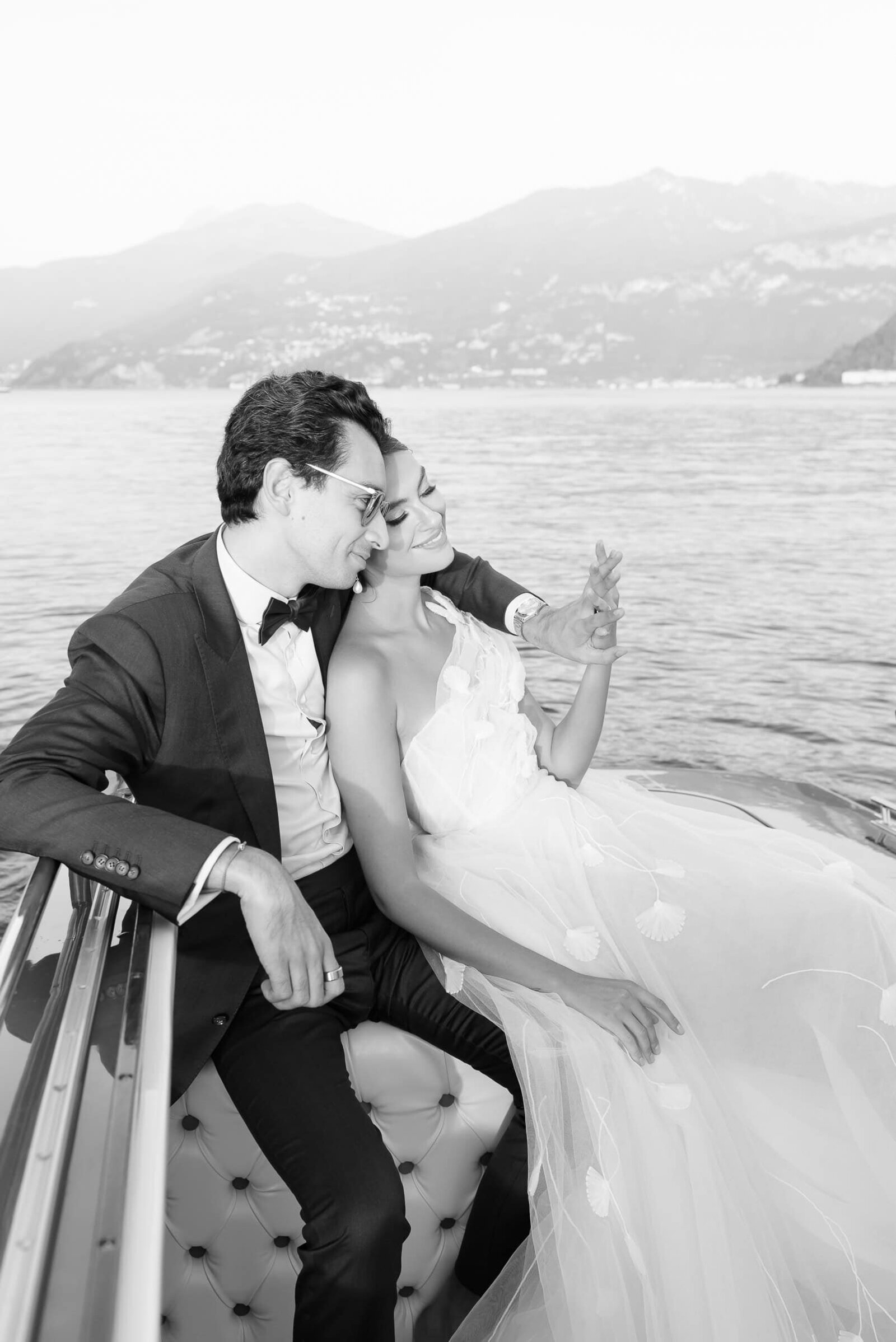 Destination Wedding Photographer Anna Lundgren in Stockholm Wedding in Lake Como boat elopement_221