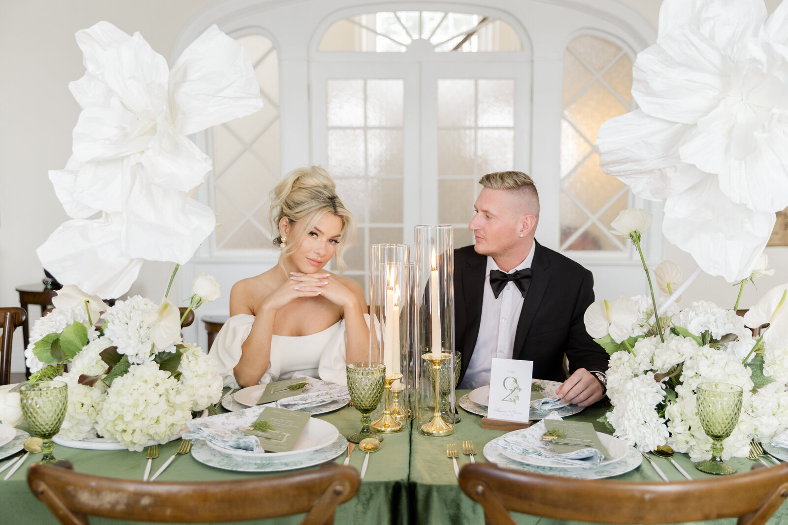 Bride and Groom Portraits at Manoir Davis Montreal with beautiful elegant and luxurious decoration. Luxury Montreal Wedding.