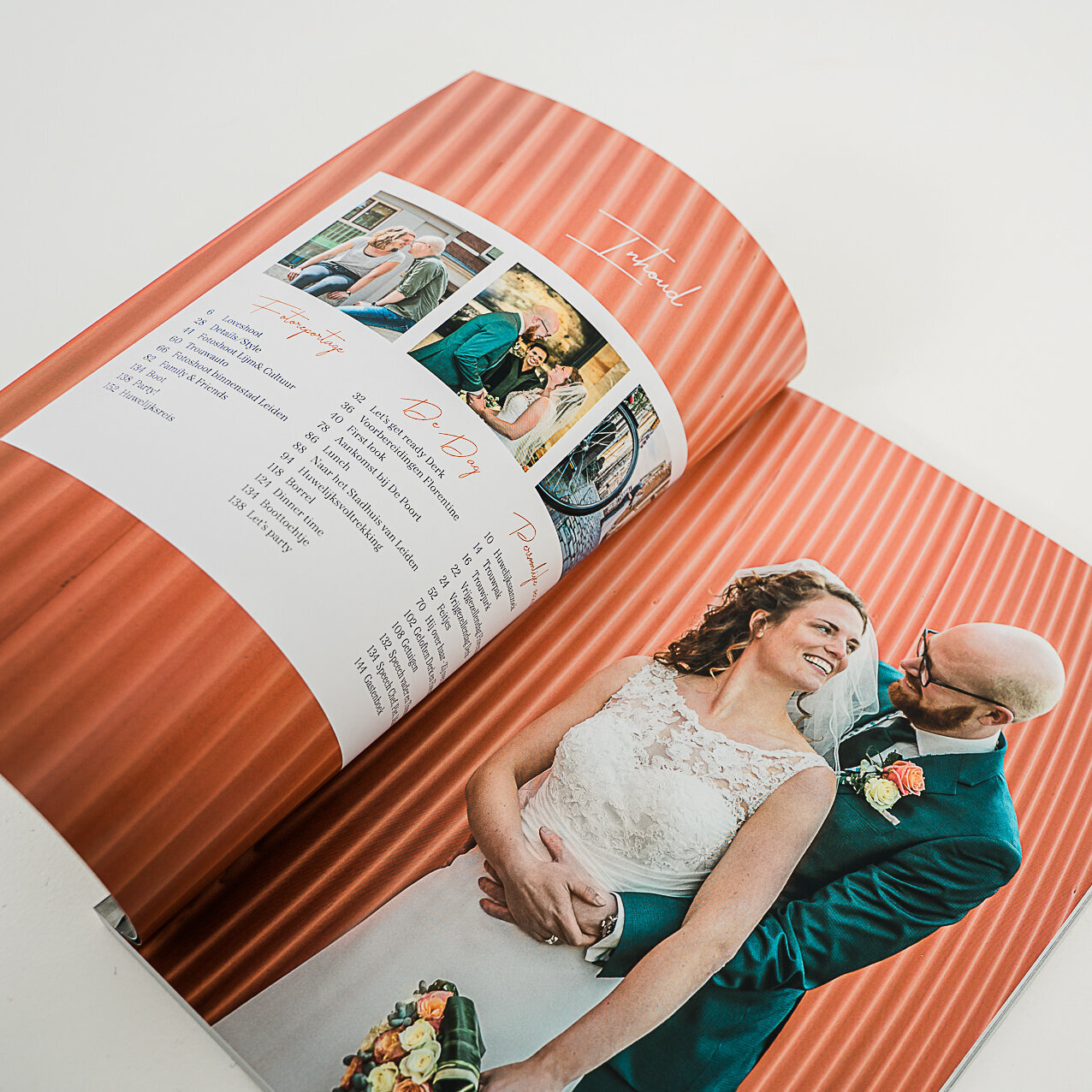 Inhoudsopgave in colourful wedding magazine