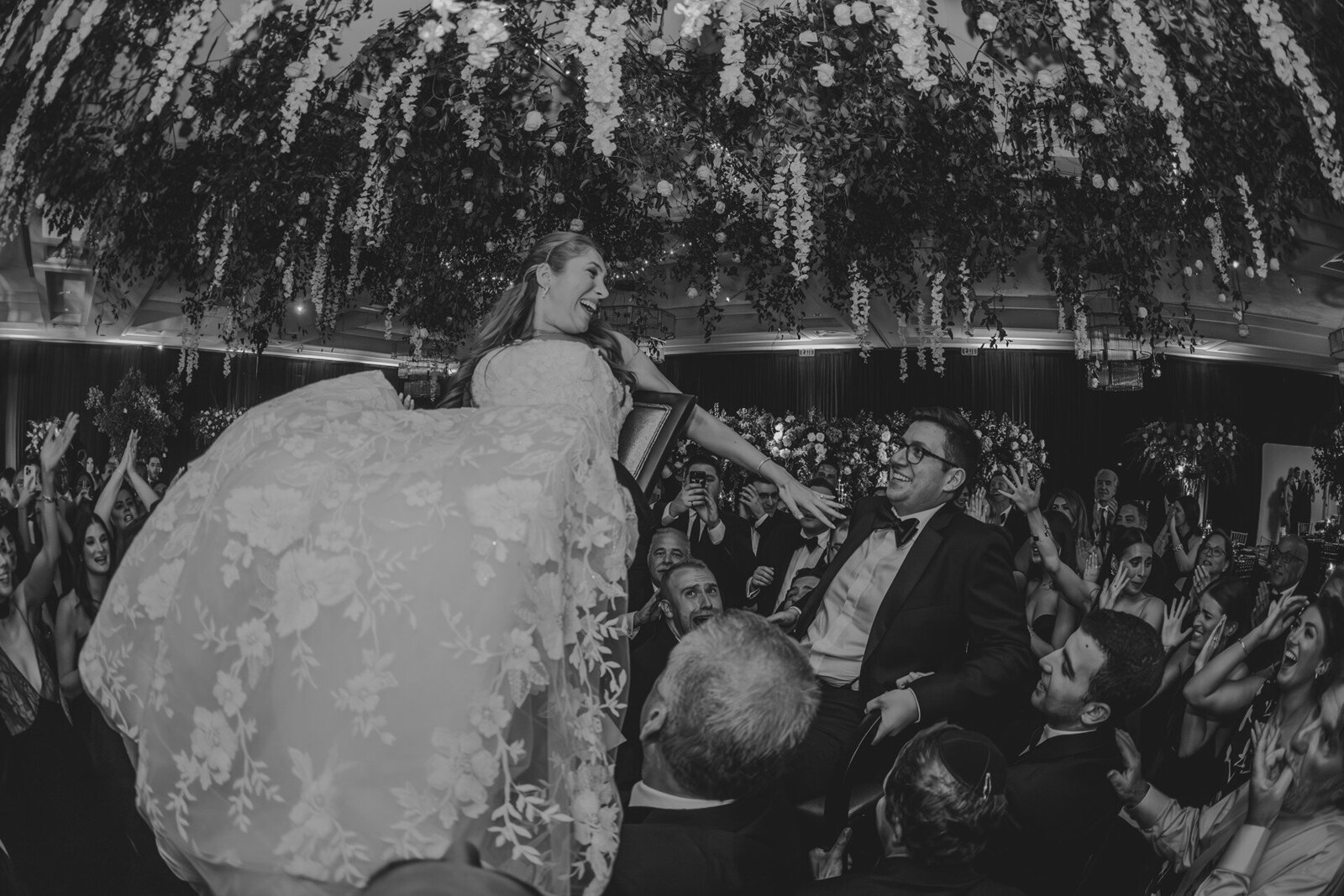 woodfield-country-club-bride-groom-lifted-2