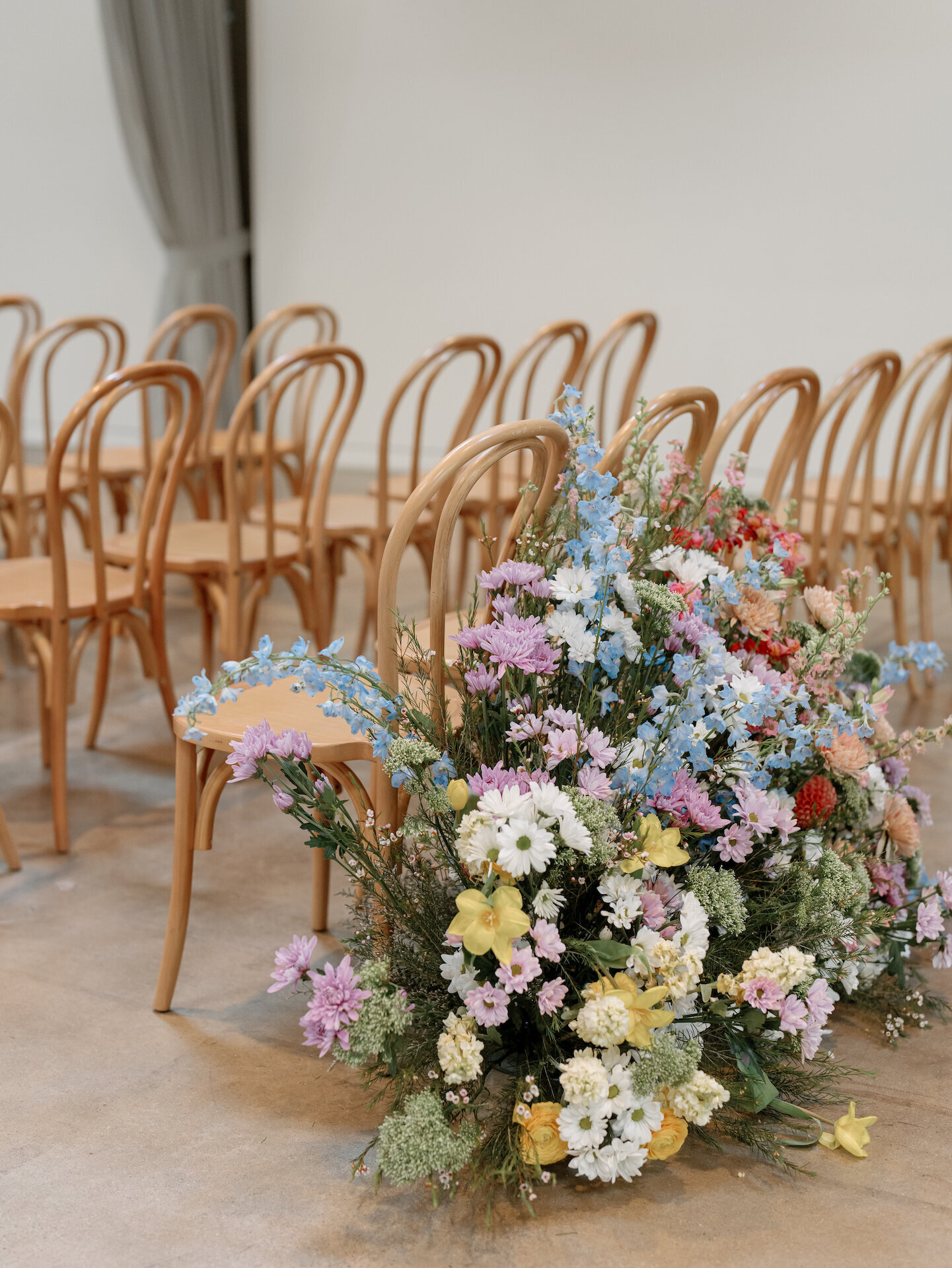 ceremony-aisle-ground-arrangement-florists-phoenix-az