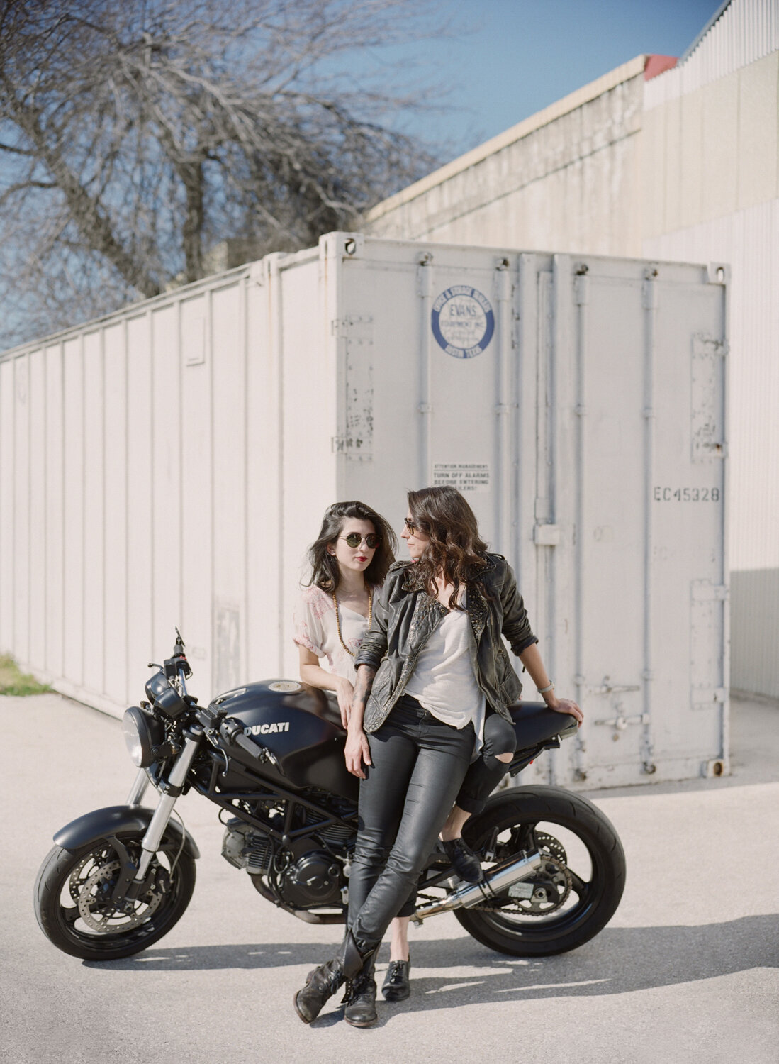 ANERI+ZOEY_AUSTIN_ENGAGEMENT_BY_MATTHEW_MOORE_PHOTOGRAPHY_00077