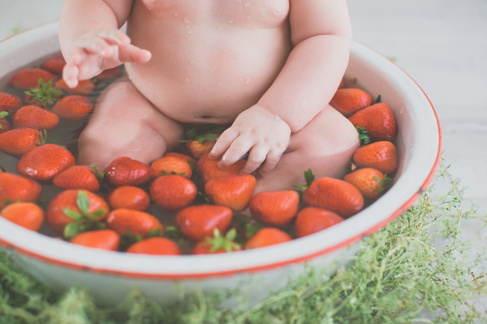 strawberry bath baby photographer