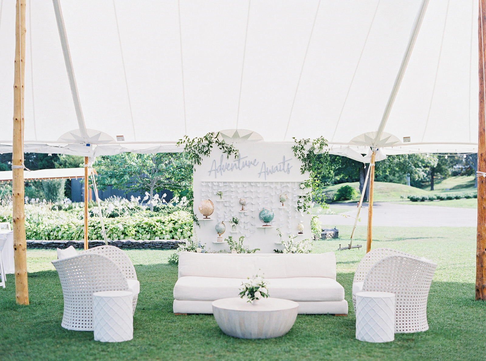 leila-james-events-newport-ri-wedding-planning-luxury-events-castle-hill-inn-gabrielle-and-will-emily-march-photography-lounge-seating-SamuelsWedding_0660 copy
