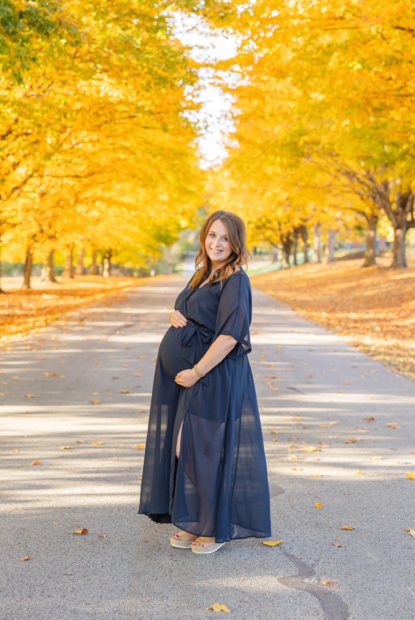 ohio-fall-maternity-photo-woman-1