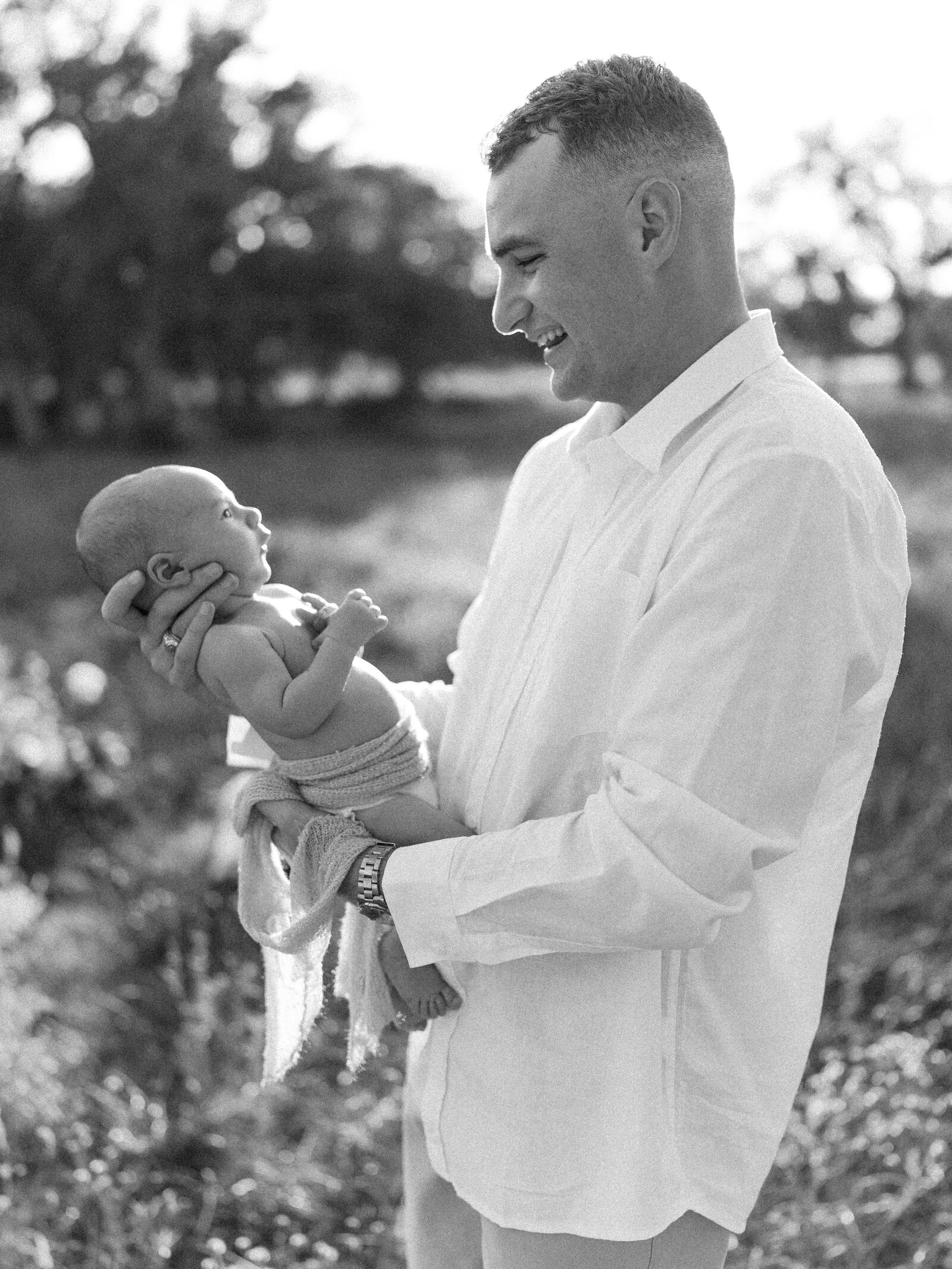 outdoor-newborn-session-dallas-katelyn-holbrook.jpg