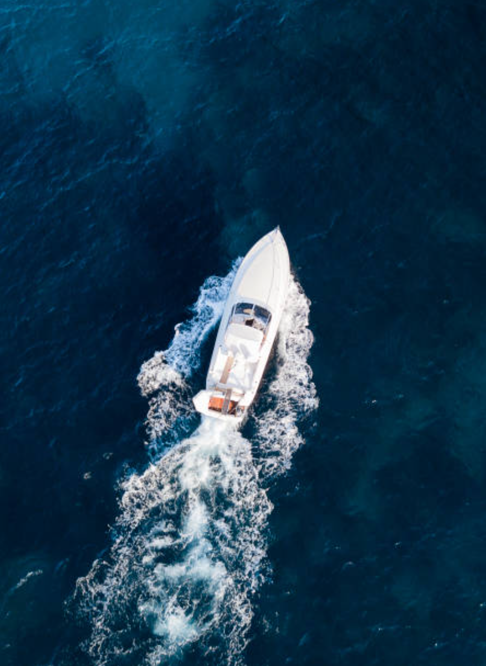 gorgeous-overhead-yacht-ocean