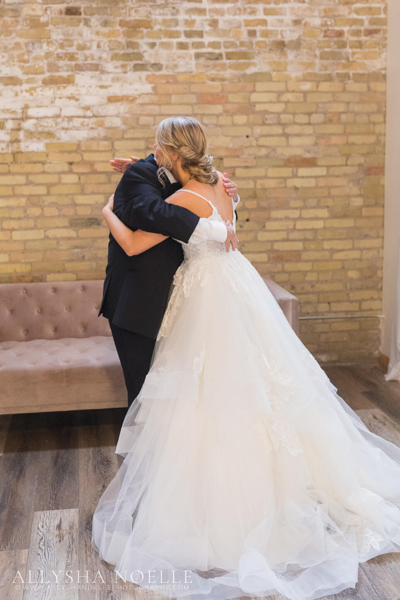 Wedding-at-The-Factory-on-Barclay-in-Milwaukee-0127