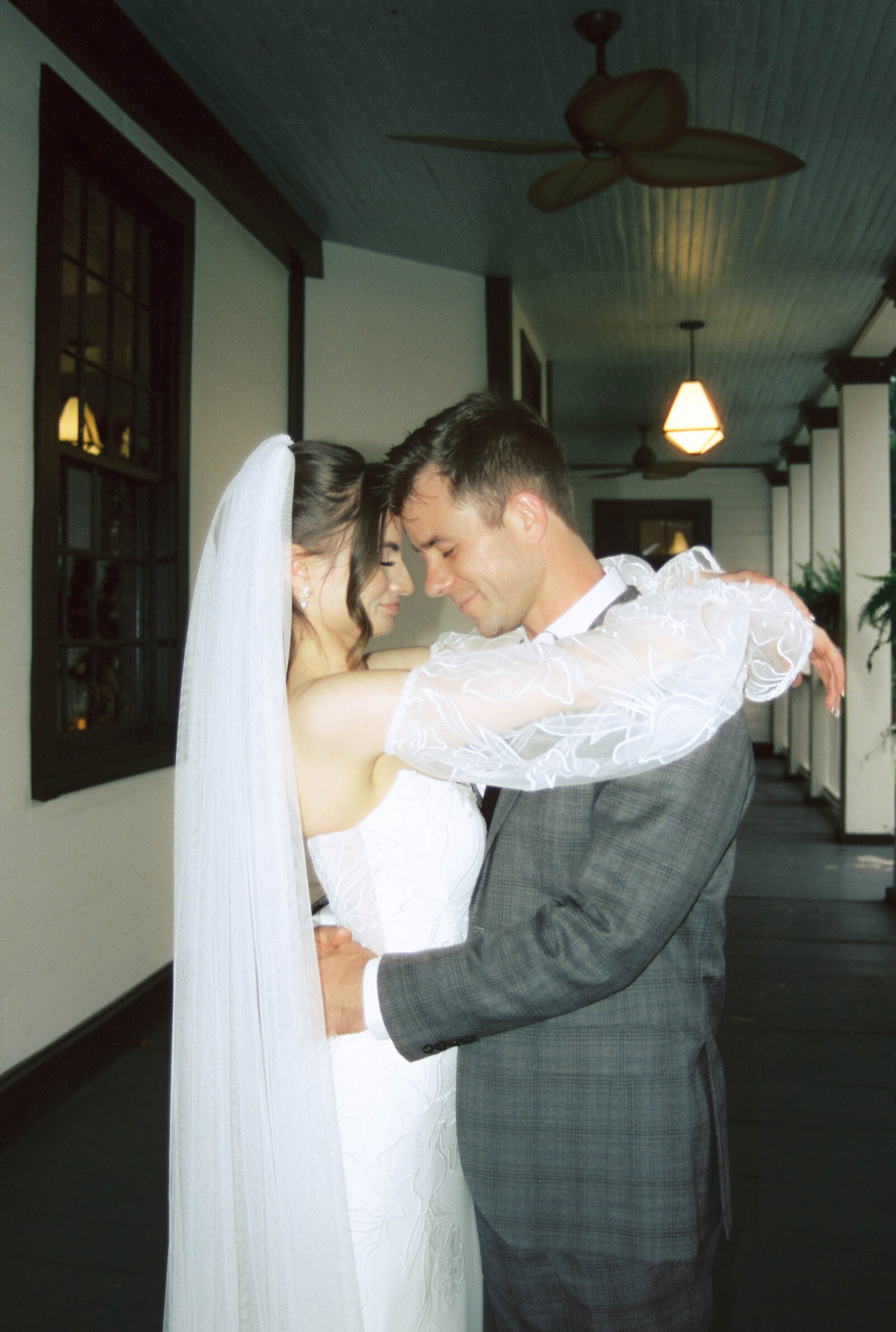 bride-and-groom-first-look-tennessee-01