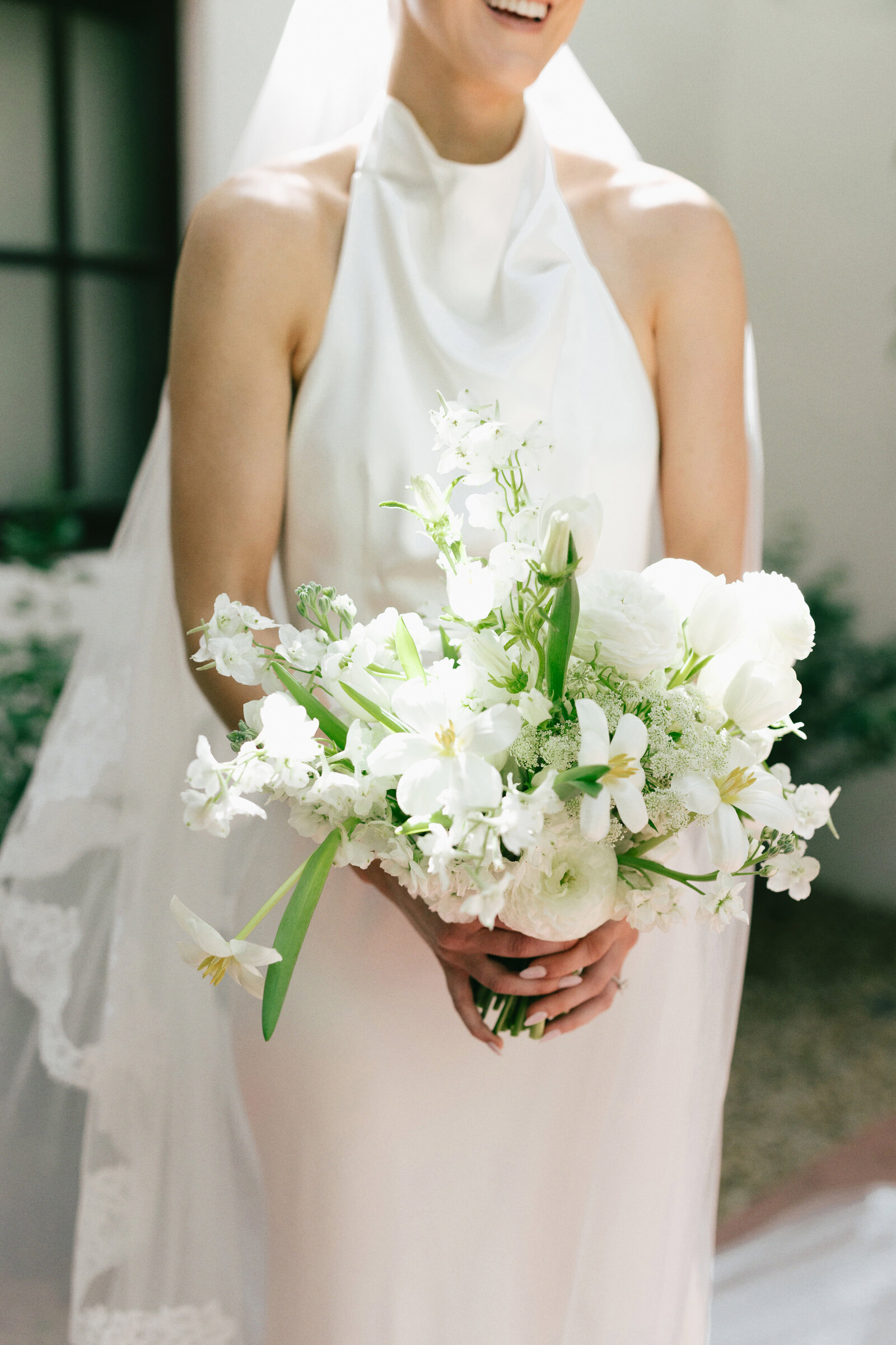 scottsdale-florists-bride-boquet-white-flowers-lilies