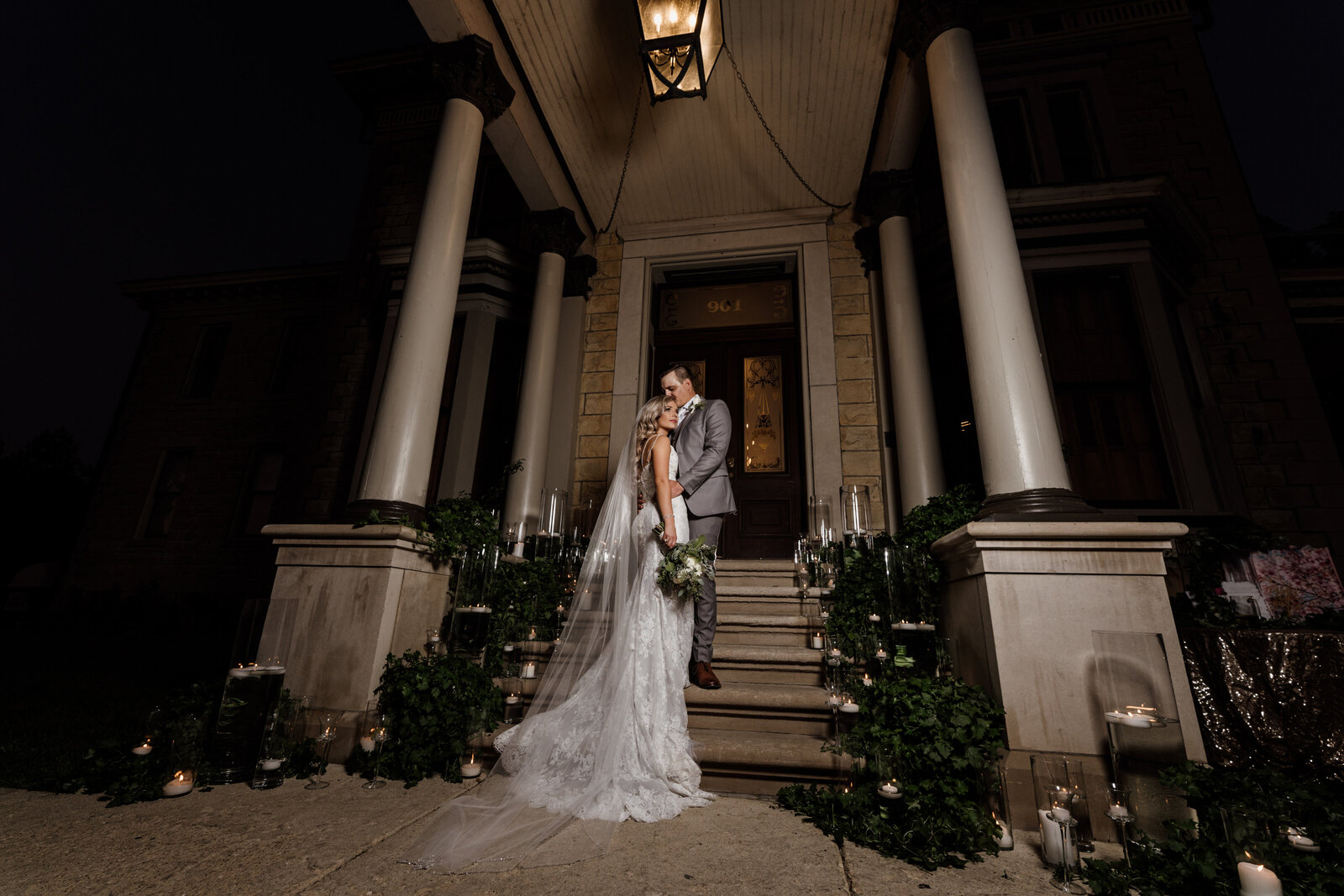 Millennium-Moments-Chicago-Wedding-Photographer-Renwick-Mansion-Davenport-Iowa-Wedding-Classy-Elegant-Wedding-80