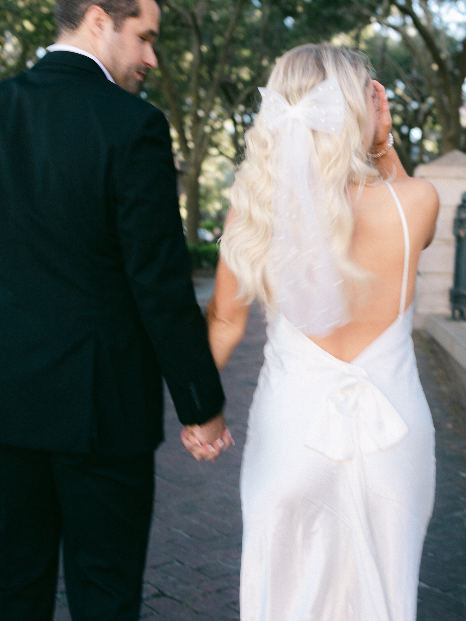 24-torianna-brooke-portraiture-chic-charleston-engagement-session-french-quarter-lauren-paul