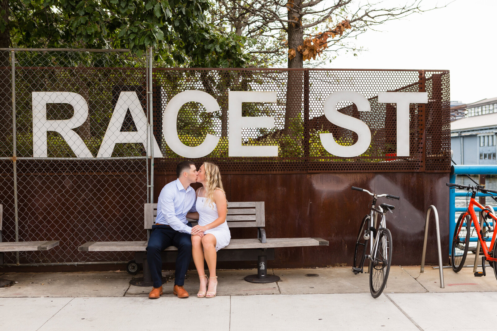 race-street-pier-philadelphia-engagement-2