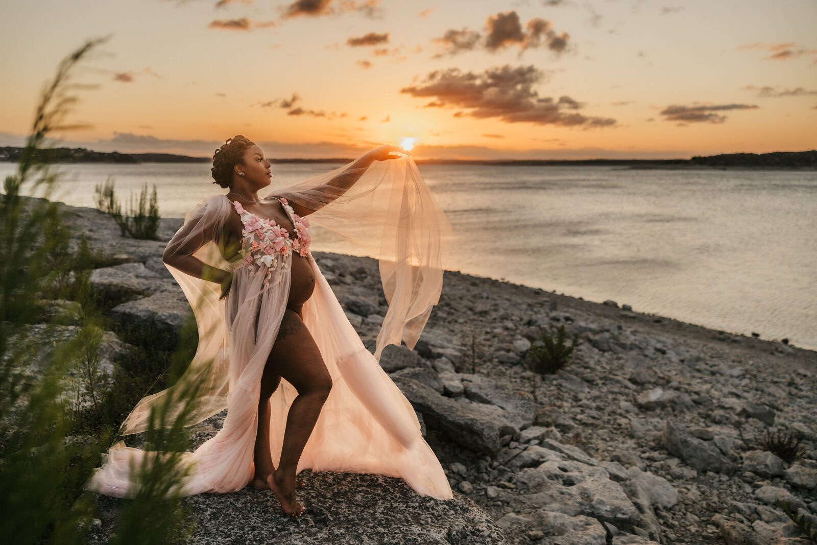 pregnant-woman-poses-in-pink-dress
