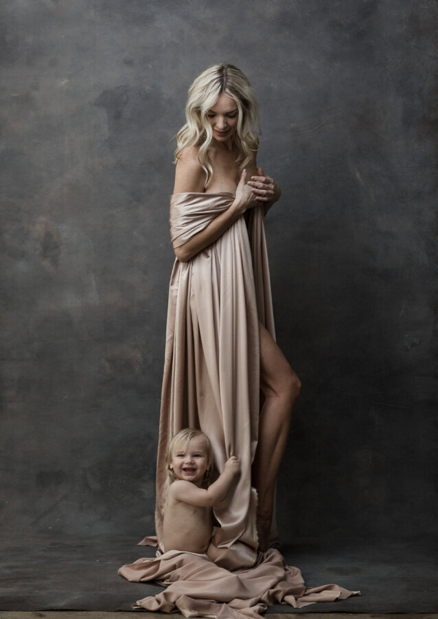 Mommy and me, motherhood photography by Lola Melani-13