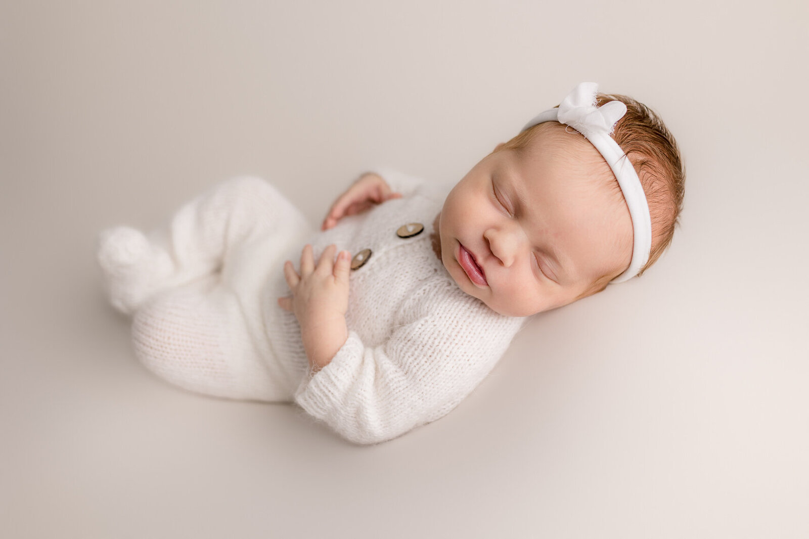 in-home_newborn_lifestyle_photography_baby_girl_Louisville_KY_photographer-3