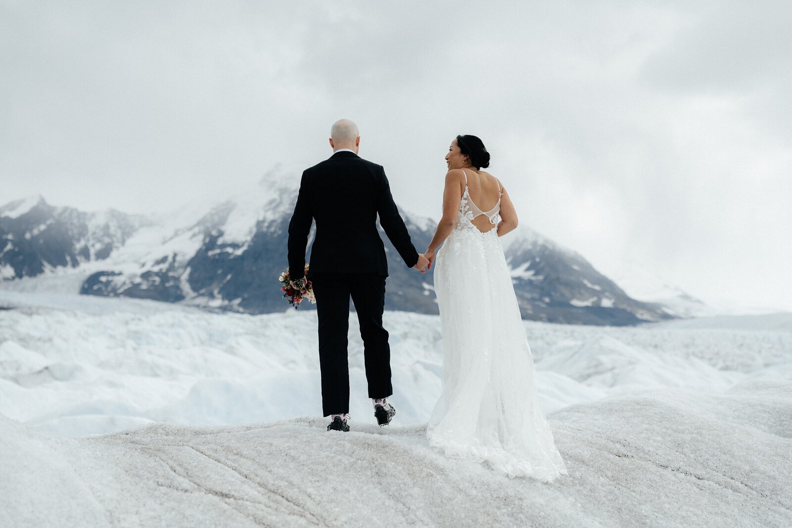 Christina+Matt_Knik-Glacier-Elopement_EmeliaKPhotography-39