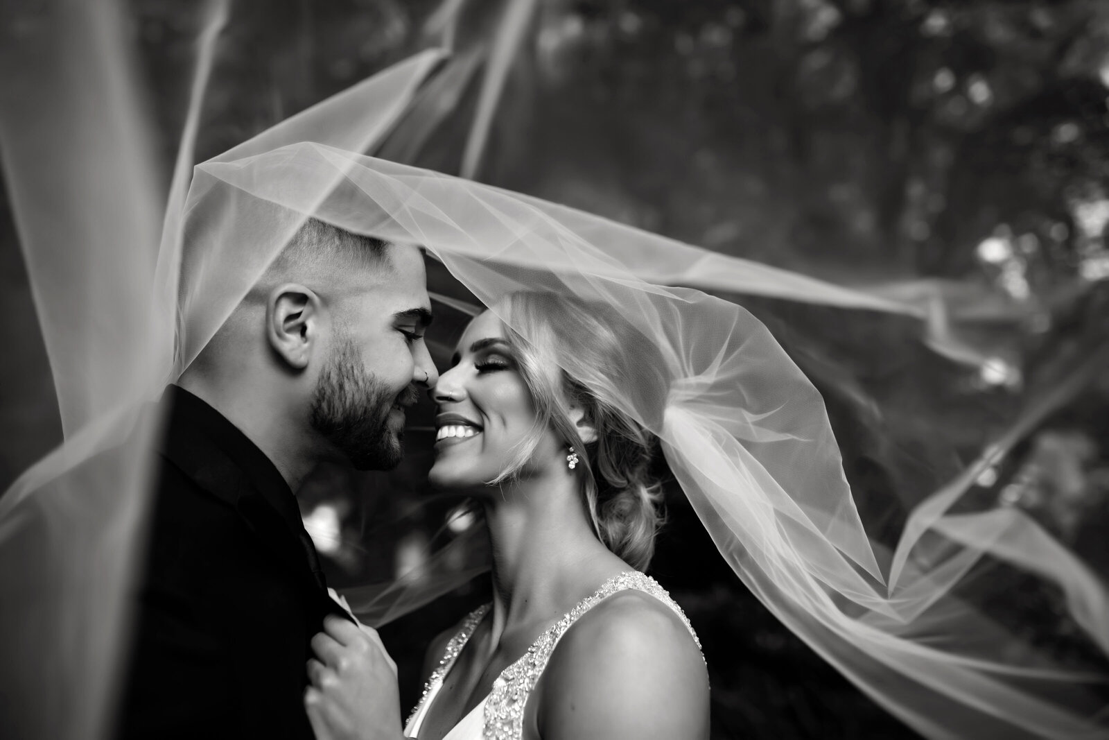 oregon-elopement-photographer-wild-elopement-photography-intimate-moment