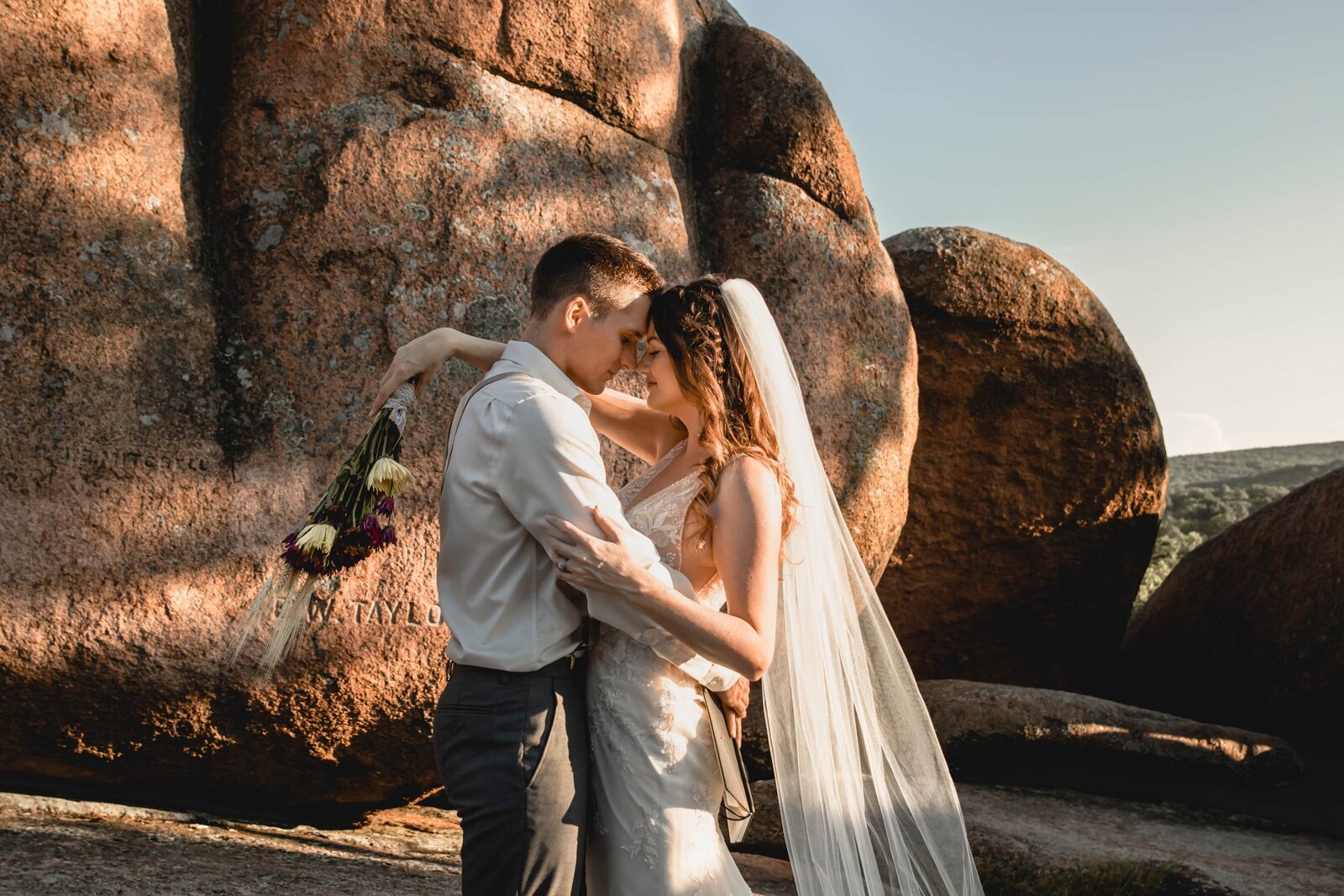 bride-groom-destination-Rocks-elopement