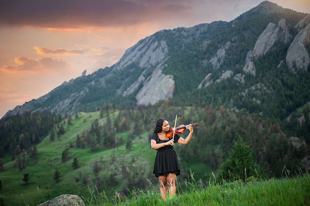 senior-high-school-girl-playing-violin-colorado-mountain-background-epic-flatirons-painterly-portrait-vibrant-classic-elegant-musical-band