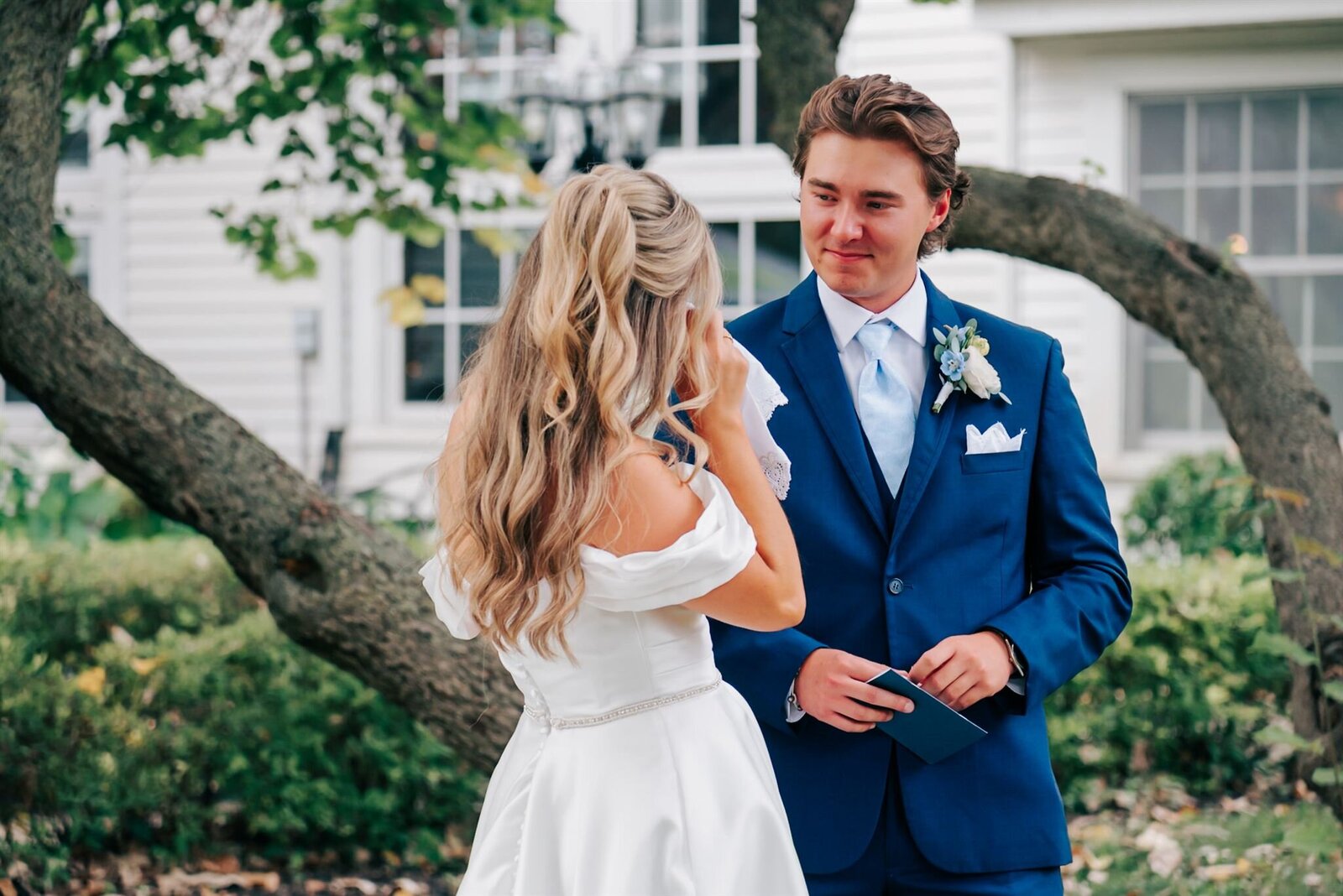 ANN-ARBOR-WEDDING-PHOTOGRAPHER-CAPTURED-BY-KELSEY-WELLERS-CARRIAGE-HOUSE-DCW-FAV-18_websize