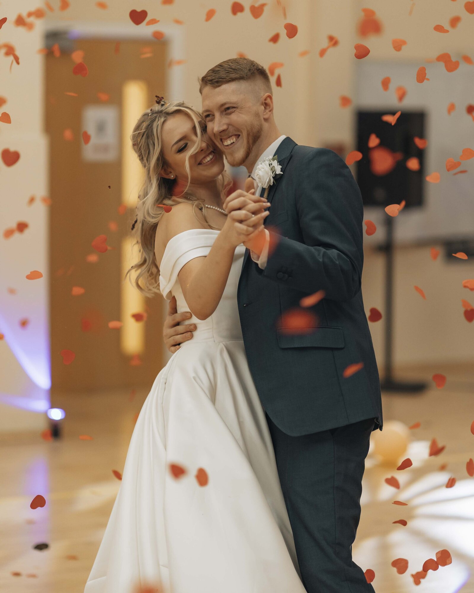 first dance with confetti
