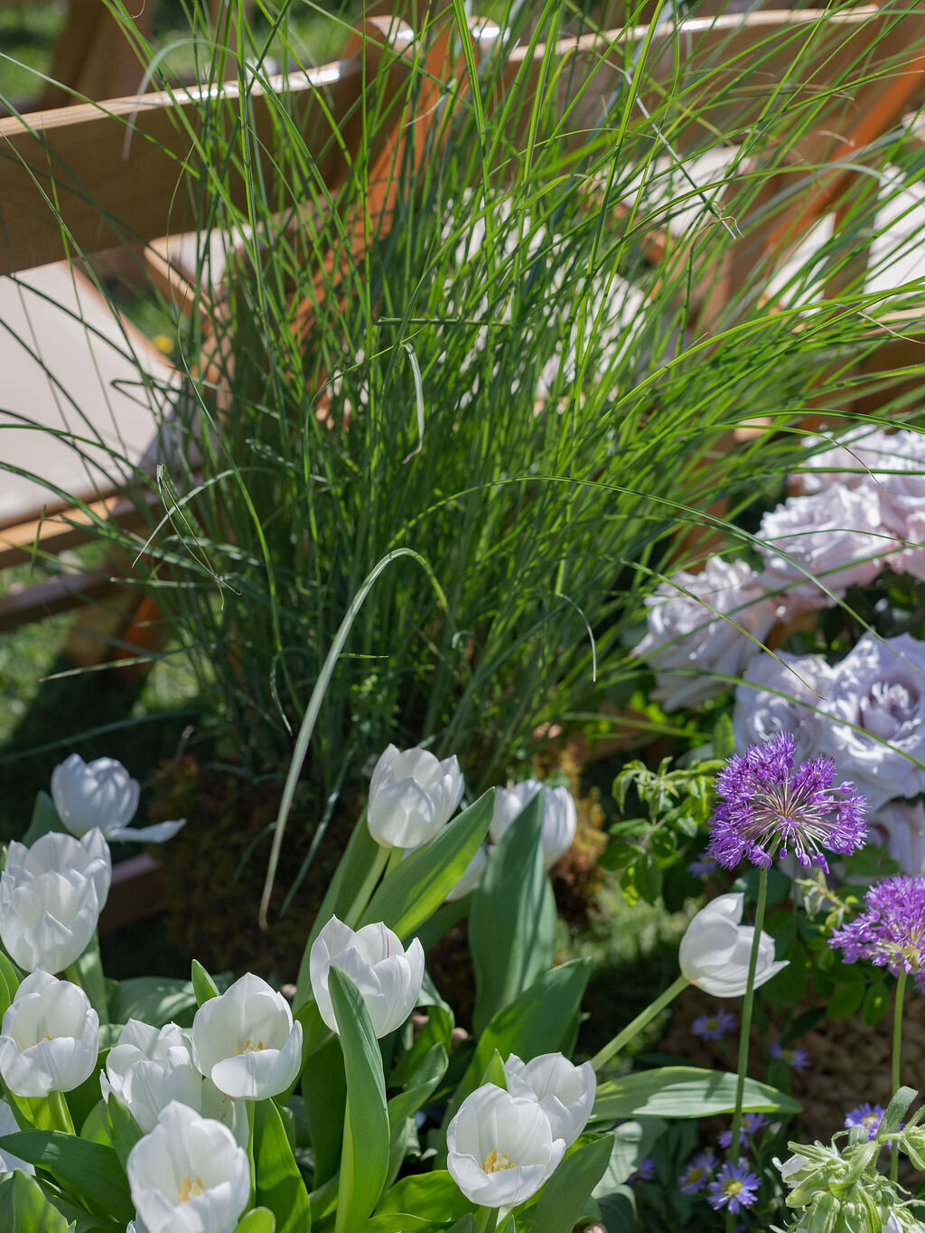 13_Kate Campbell Floral Whitehall Manor tented spring wedding by Anna and Wright photo