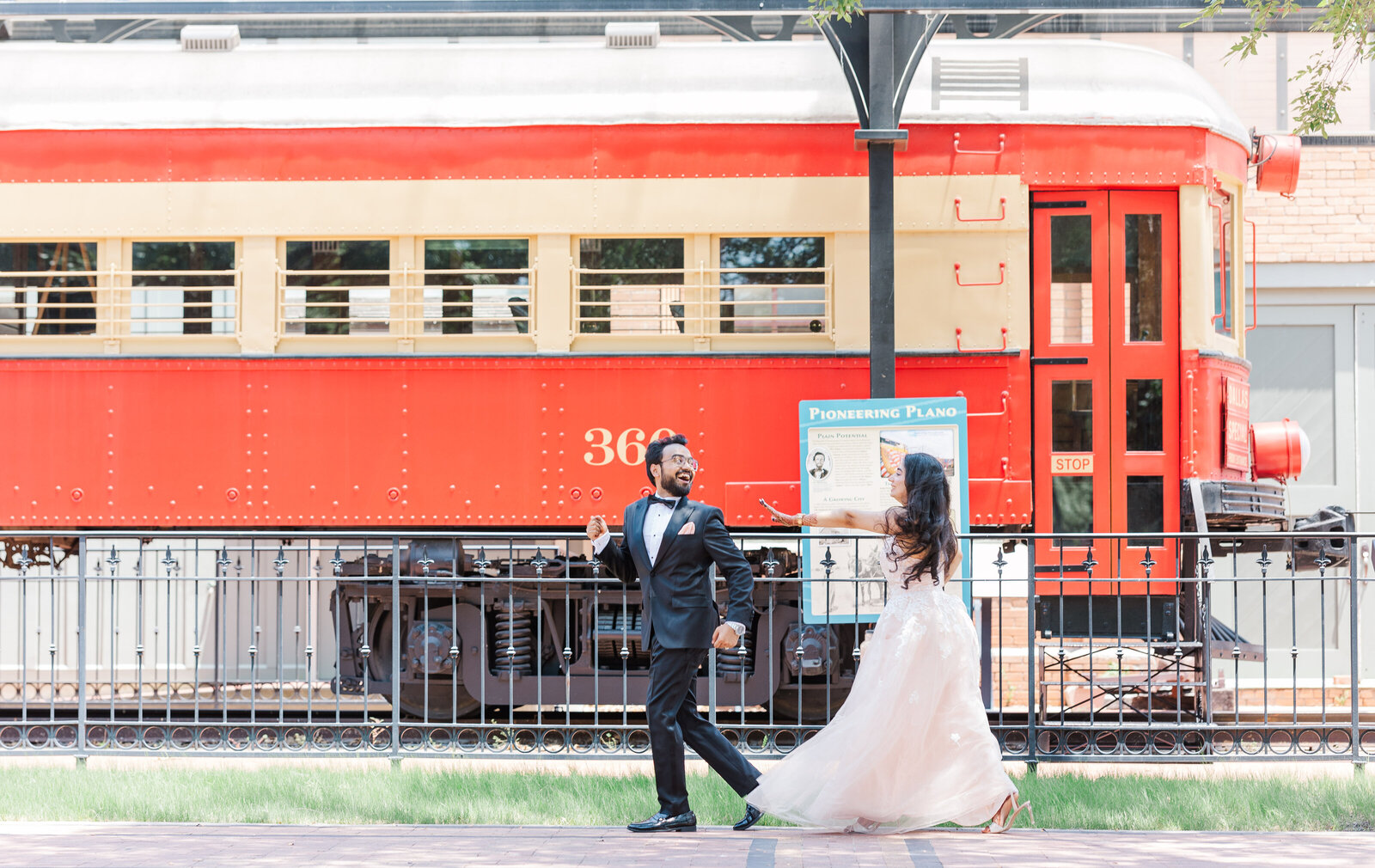 Wedding-couple-poses-dallas
