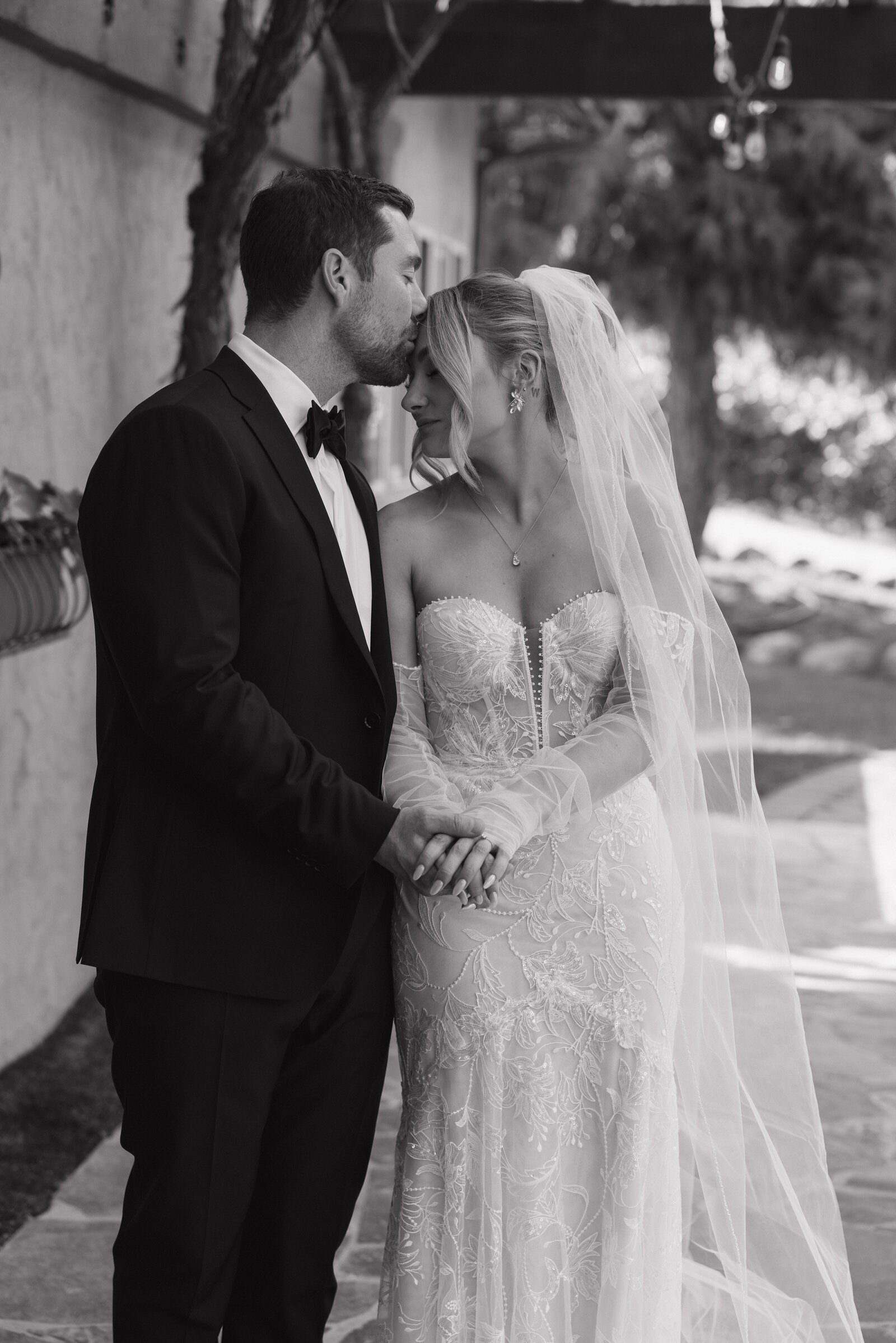 groom-kissing-bride-forehead