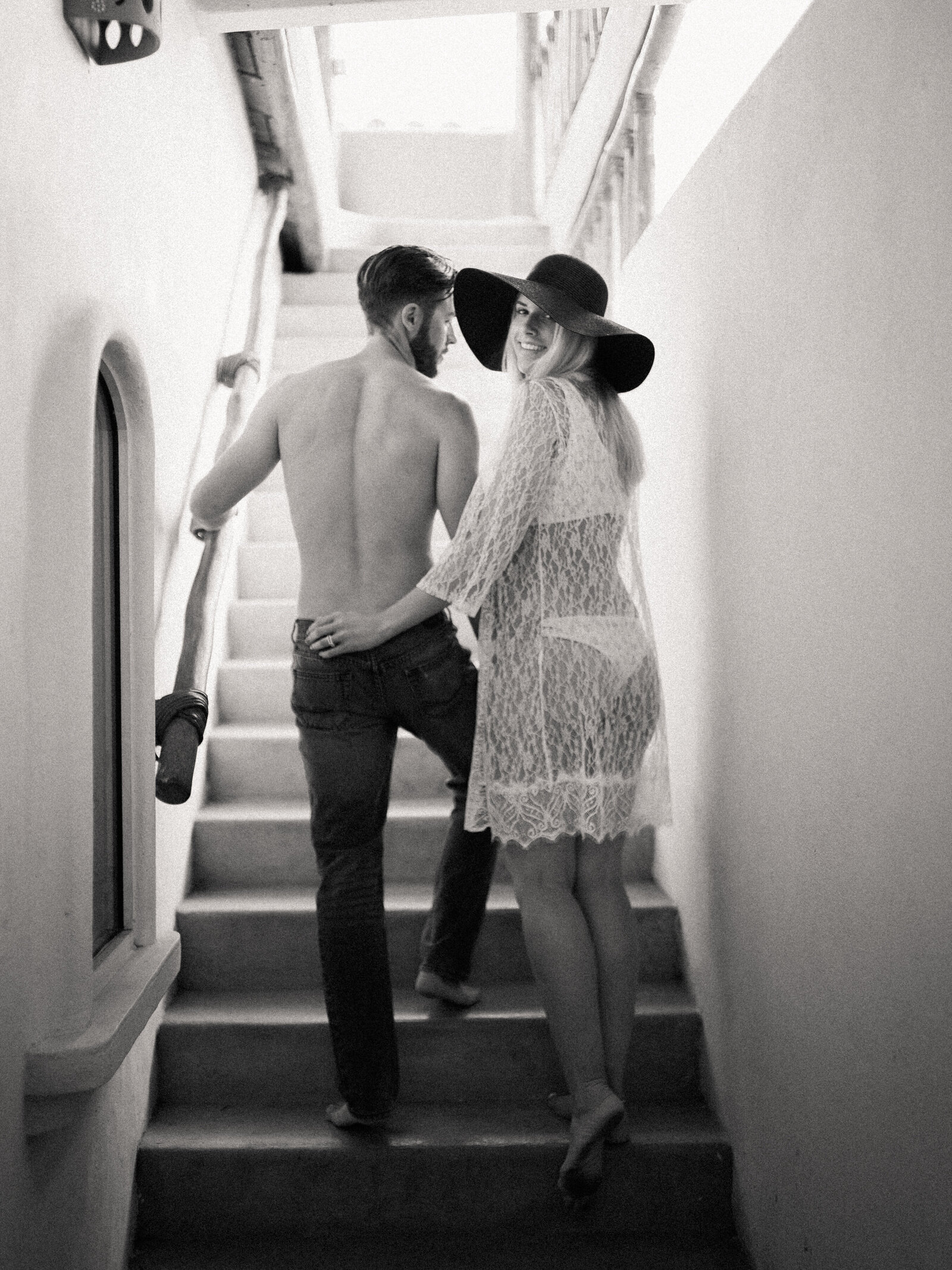 023-sean-cook-wedding-photography-mexico-couple-staircase