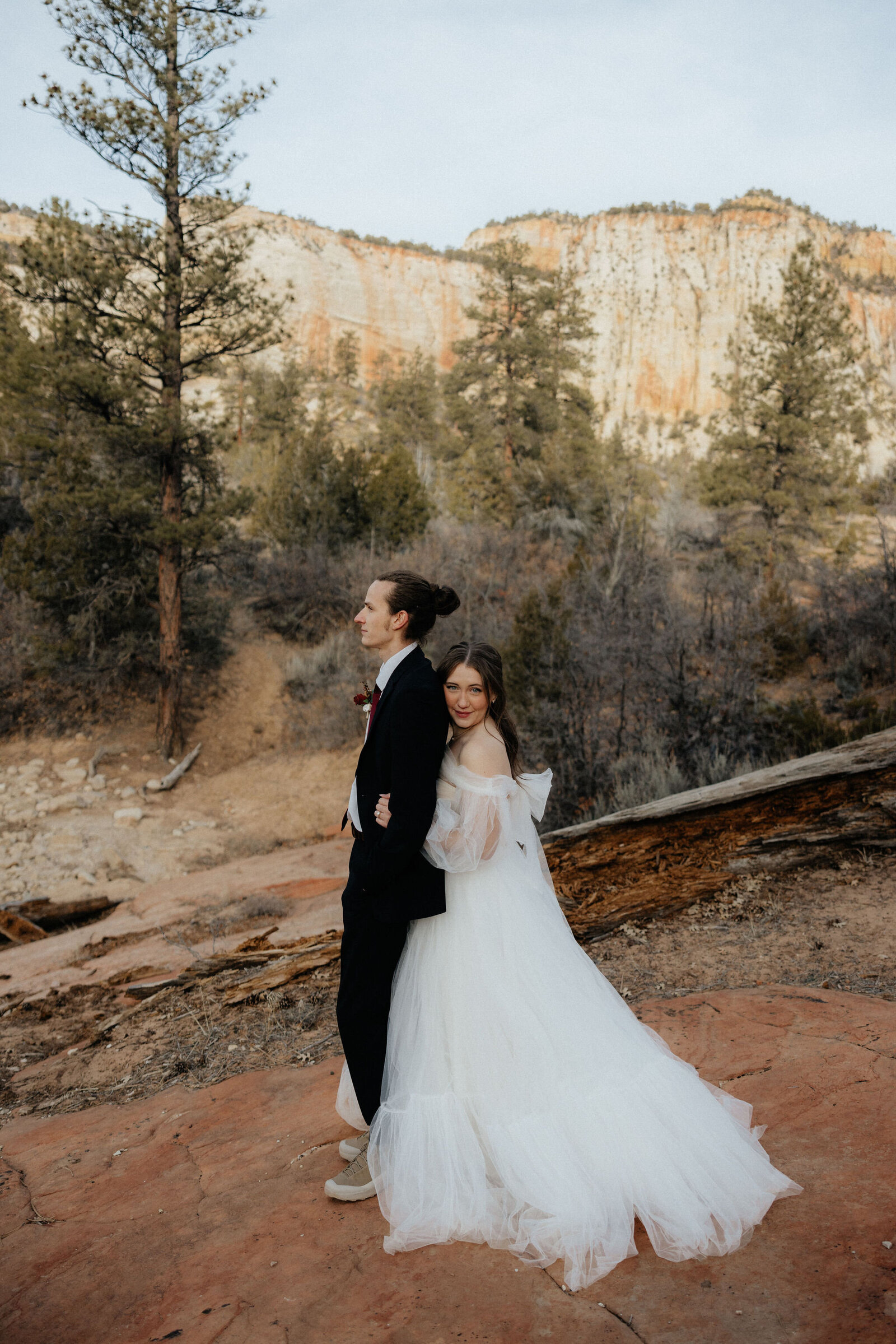 Professional adventure elopement photography capturing love in Utah