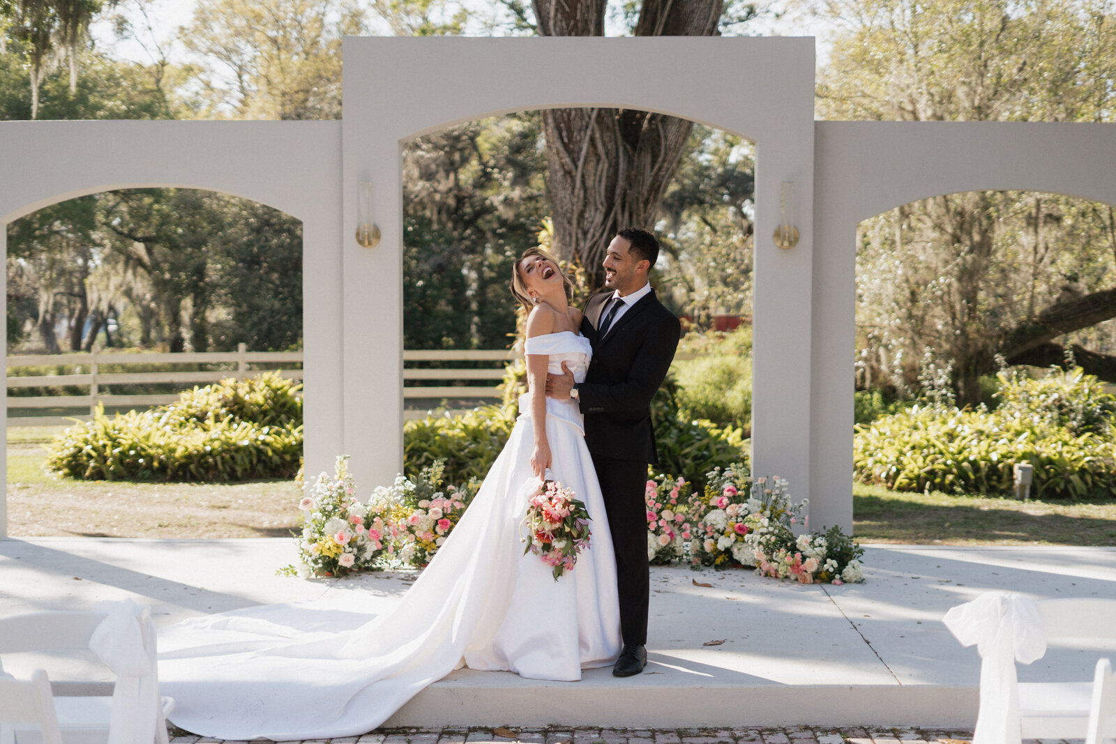 bride-groom-ceremony-arches