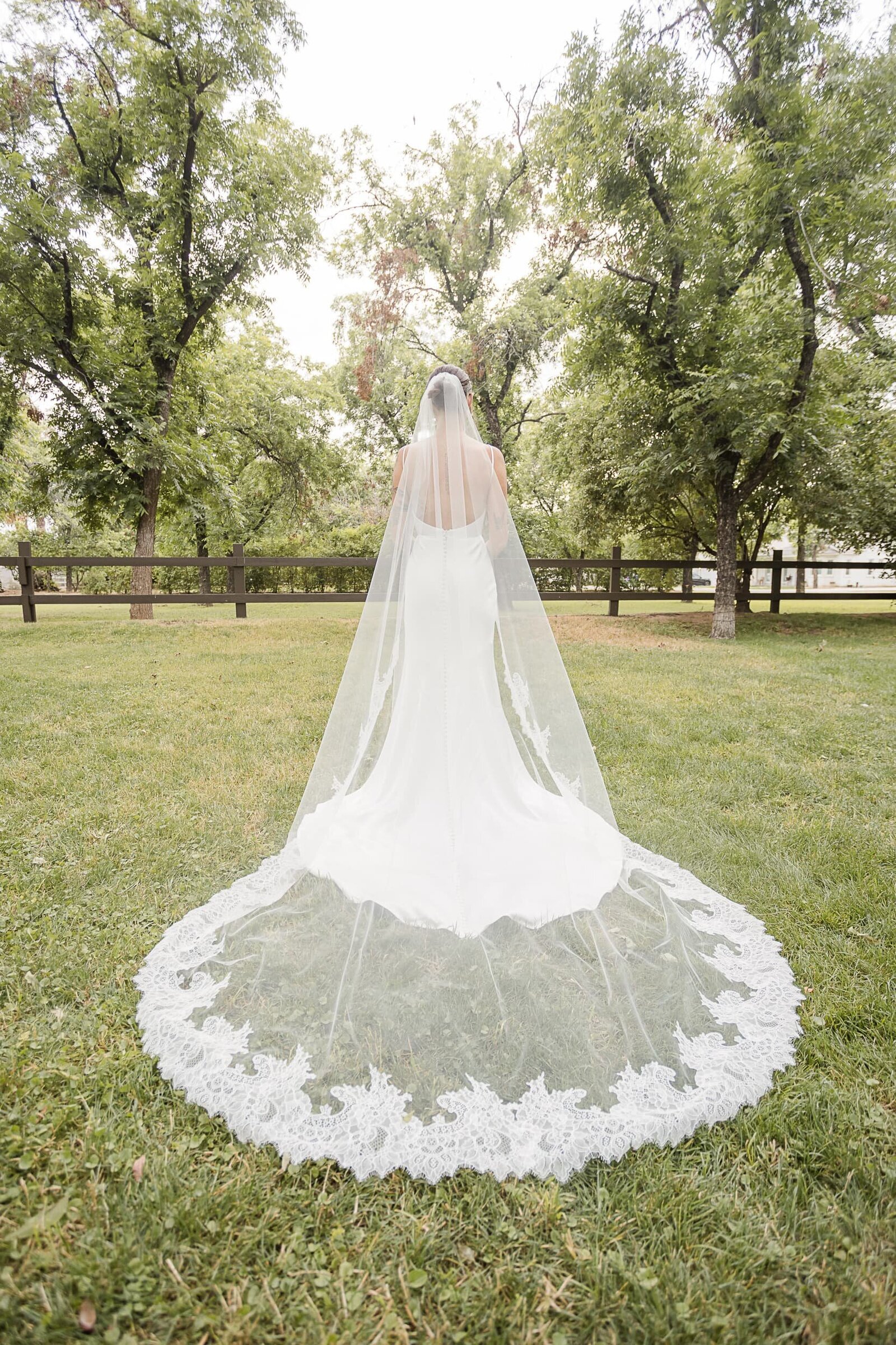 Phoenix-Wedding-Photographer-and-Videographer-Venue-at-the-Grove-IngWed-1111