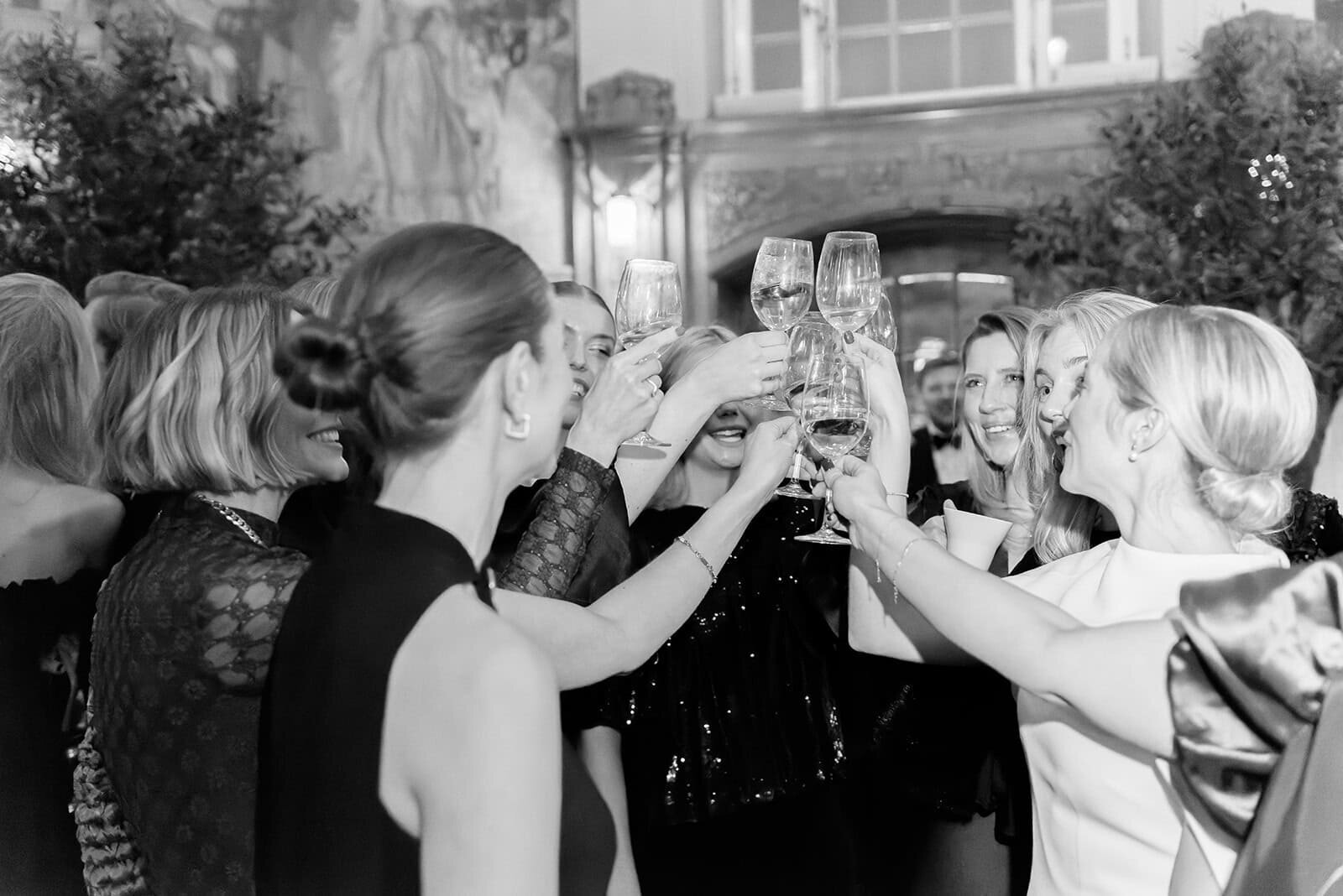 Destination Wedding Photographer Stockholm Anna Lundgren Winter City Wedding at Diplomat, Hedvig Eleonora Church, Dramaten and Teatergrillen Stockholm Sweden_026