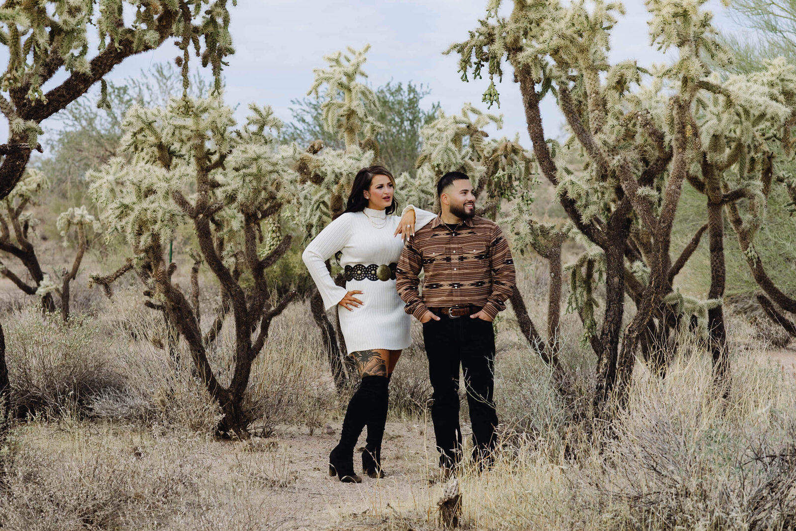 Engagement-photos-at-Superstition-mountain (3)