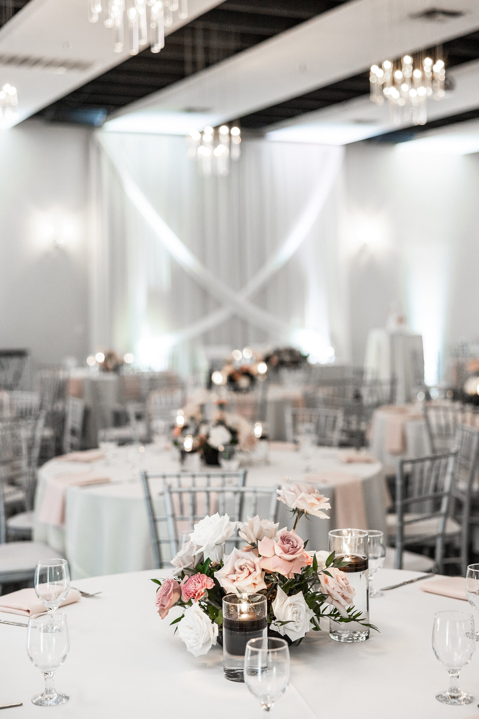 soho63-wedding-venue-reception-pink-white-light-airy-modern-flowers