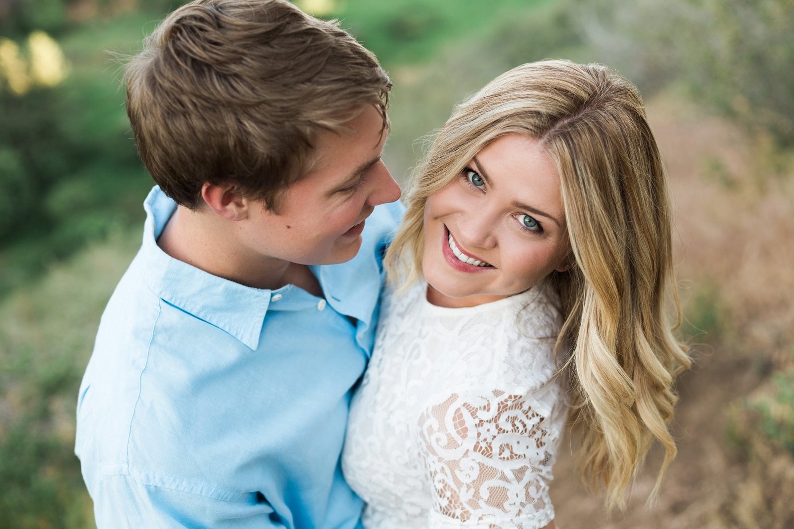 Engagements -Denver Lookout Mountain Engagement Session Golden Colorado Wedding Photographer Overlook City Lights Nature Outdoors Valley Light Couple (27)