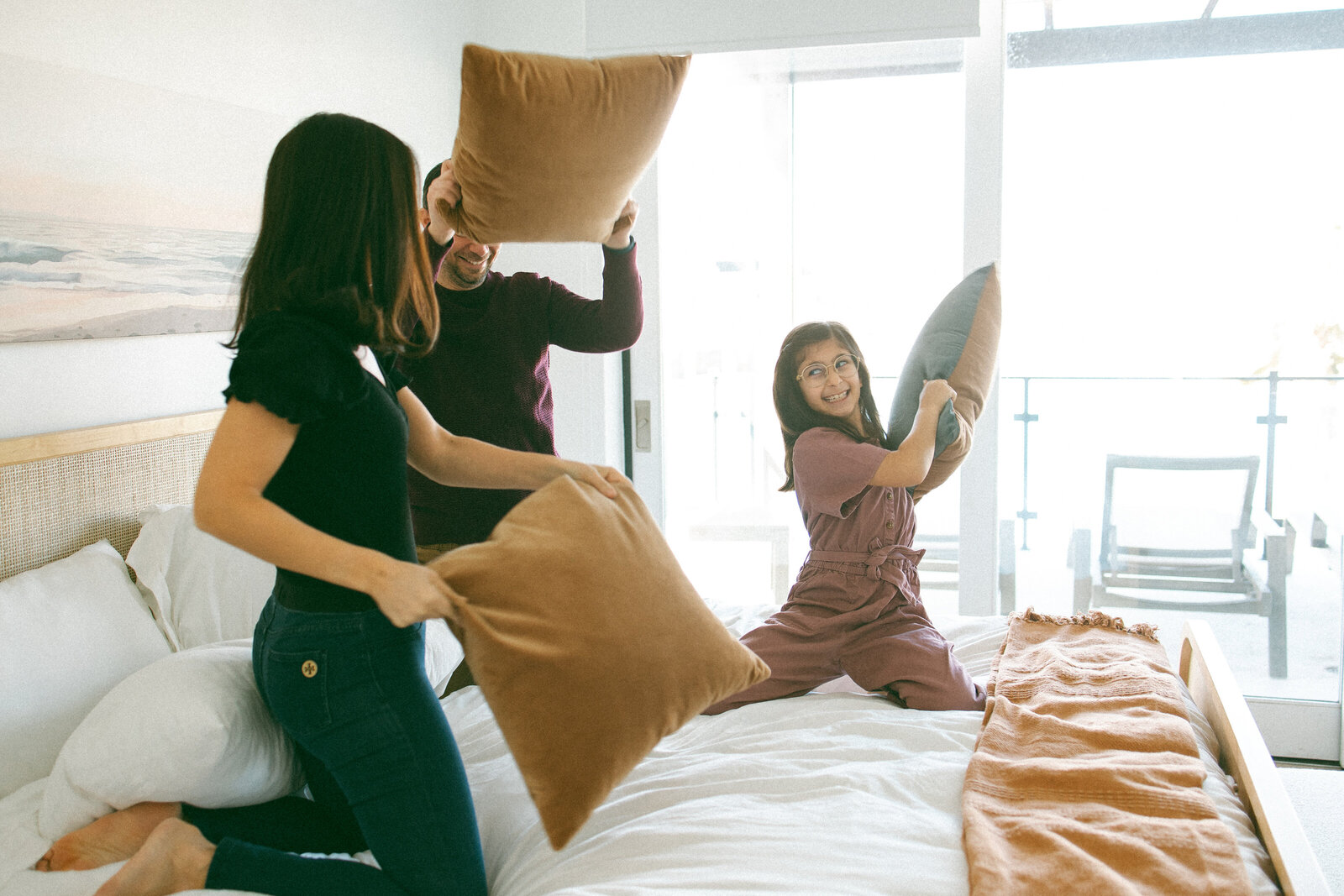 pillow fight family photos