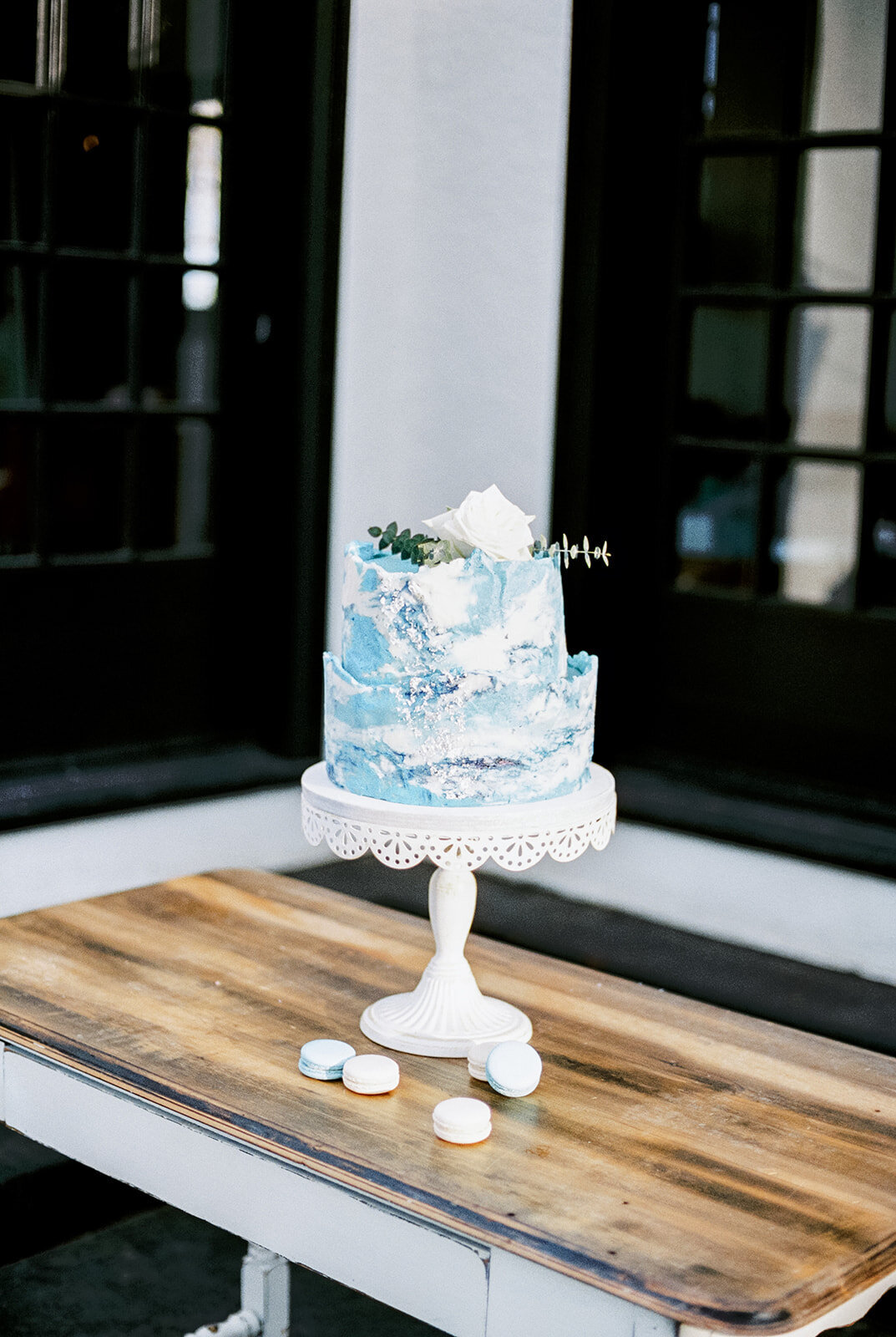 Blue and white wedding cake at Cottage at Riverbend Wedding by the Best Boise Wedding Photographers