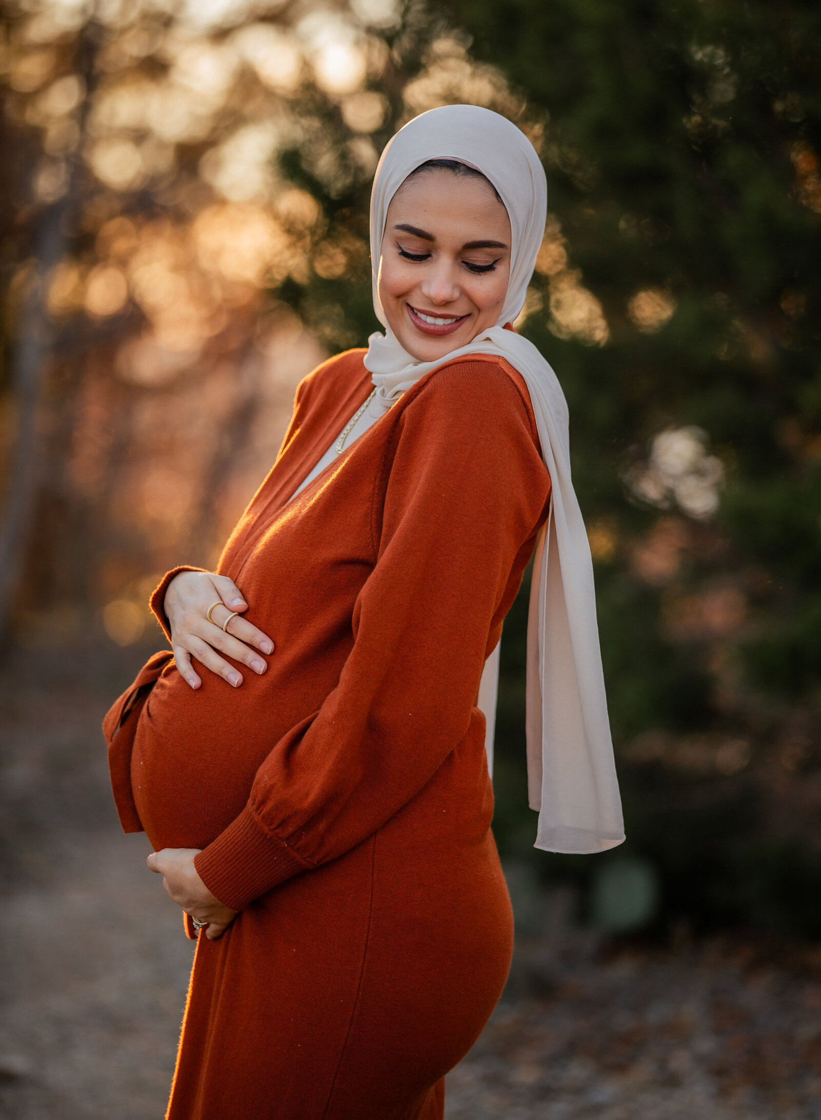 dreamy maternity pose with belly