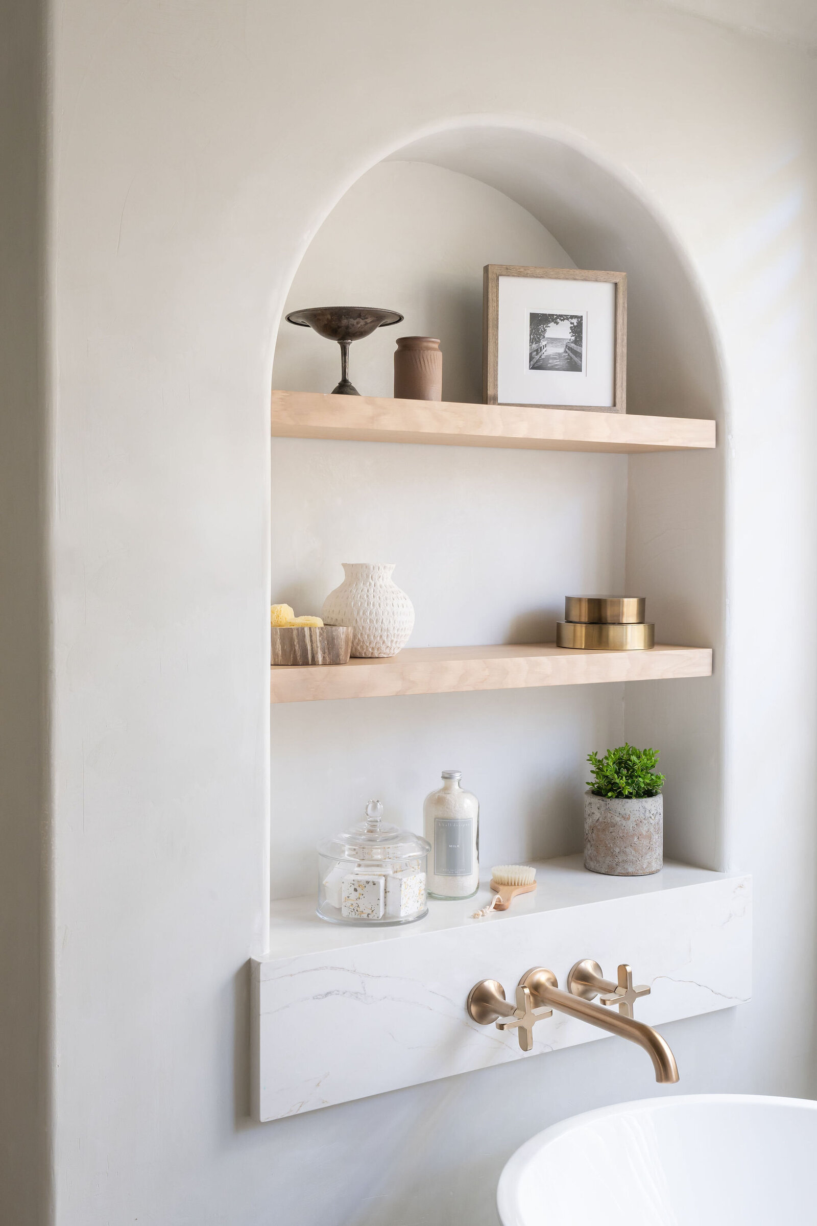 Bathtub_Tub_Filler_Arch_Wood_Shelves_NuelaDesigns